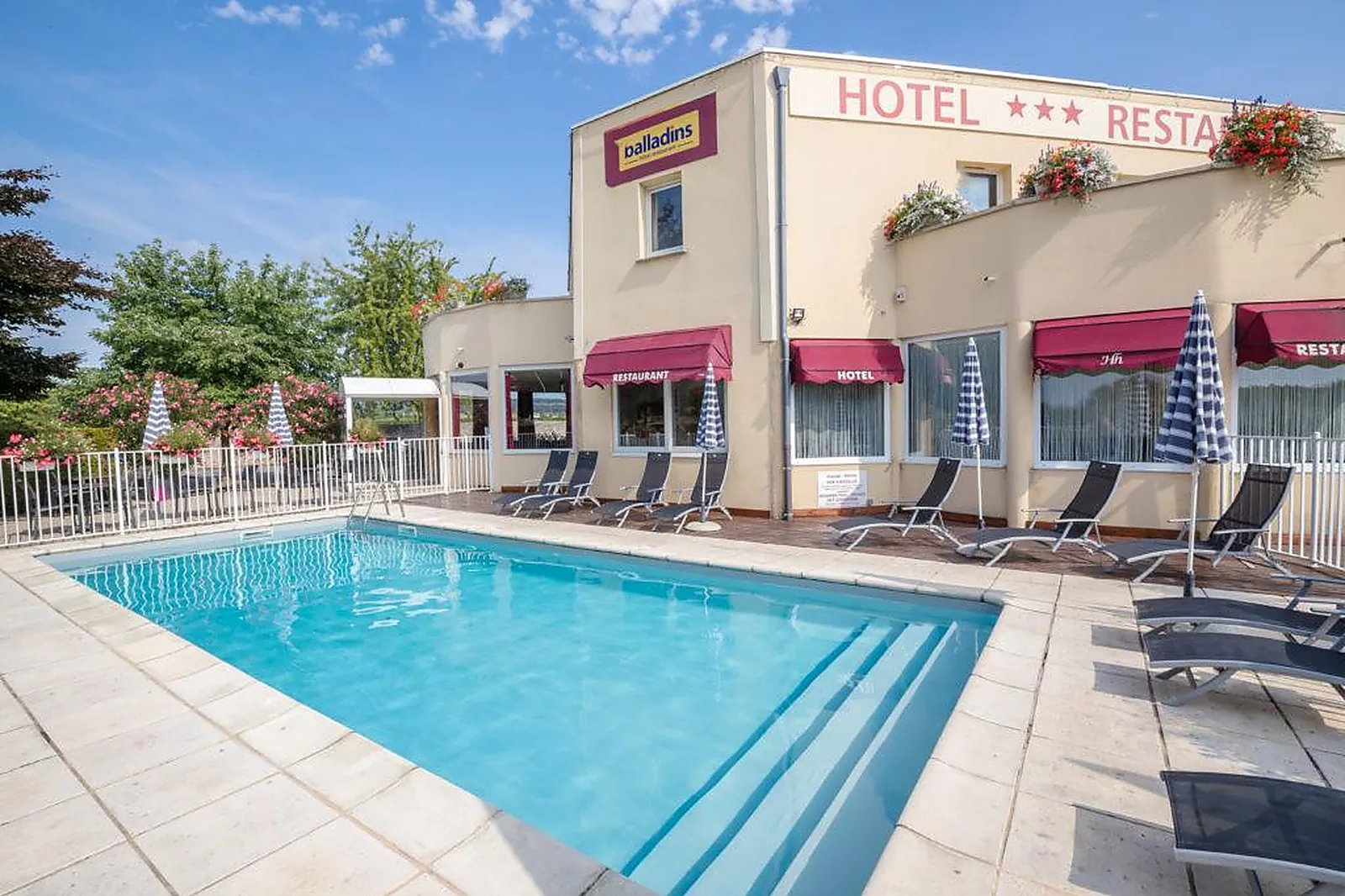 Hôtel, HÔTEL AUTHENTIC BY BALLADINS DIJON