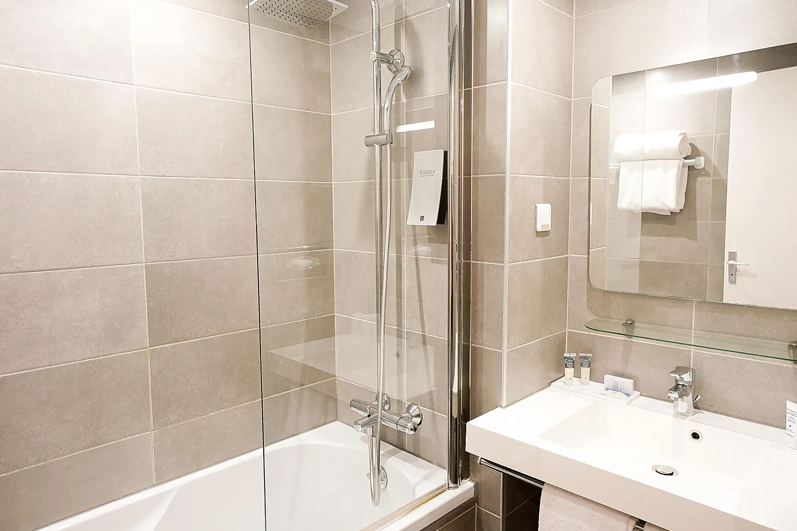 Hôtel, HÔTEL BAIE DES ANGES THALAZUR ANTIBES - THALASSOTHÉRAPIE & SPA