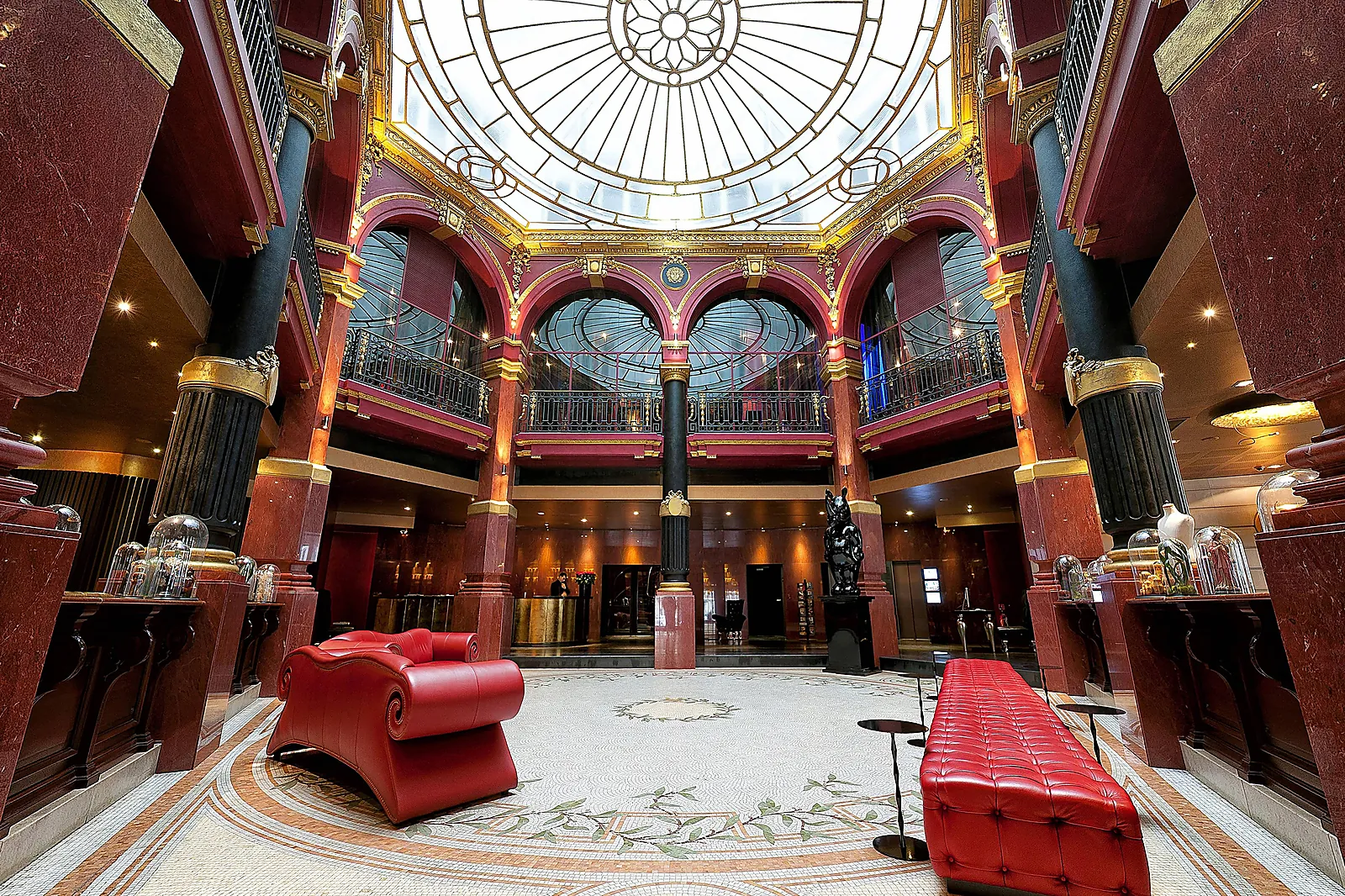 Hôtel, HÔTEL BANKE