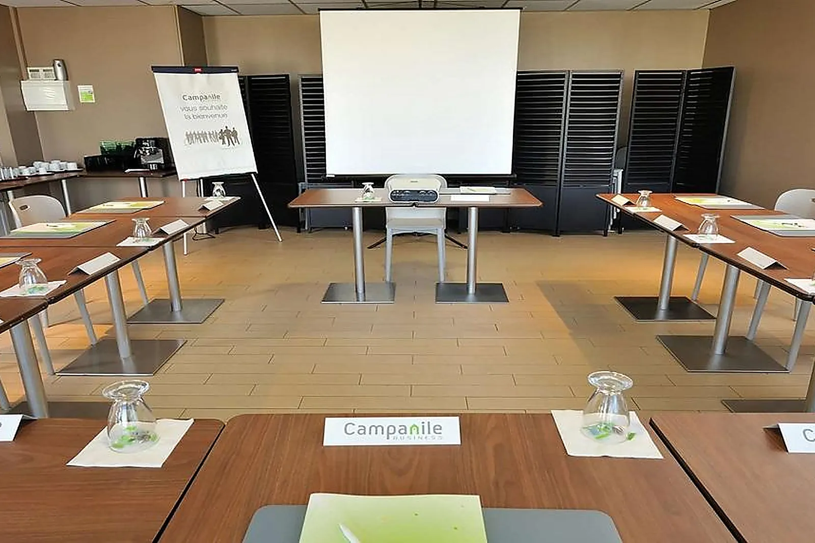 Lieux événementiels, HÔTEL CAMPANILE BOLLÈNE