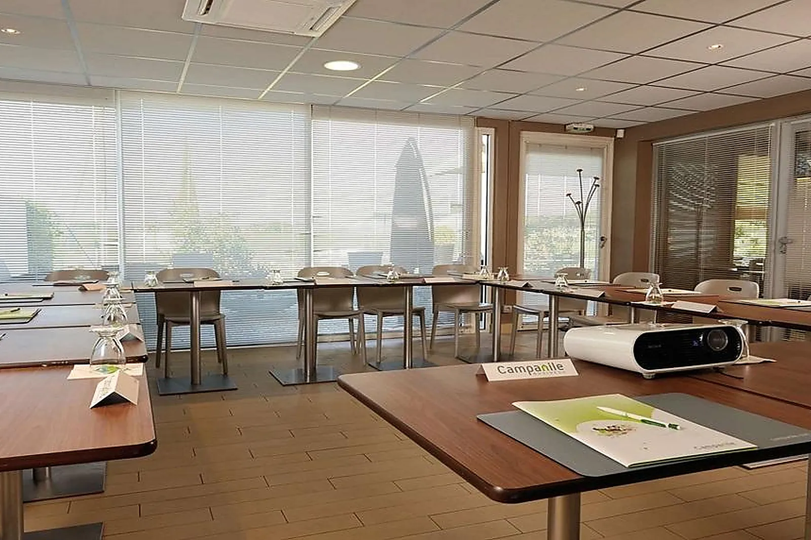 Lieux événementiels, HÔTEL CAMPANILE BOLLÈNE