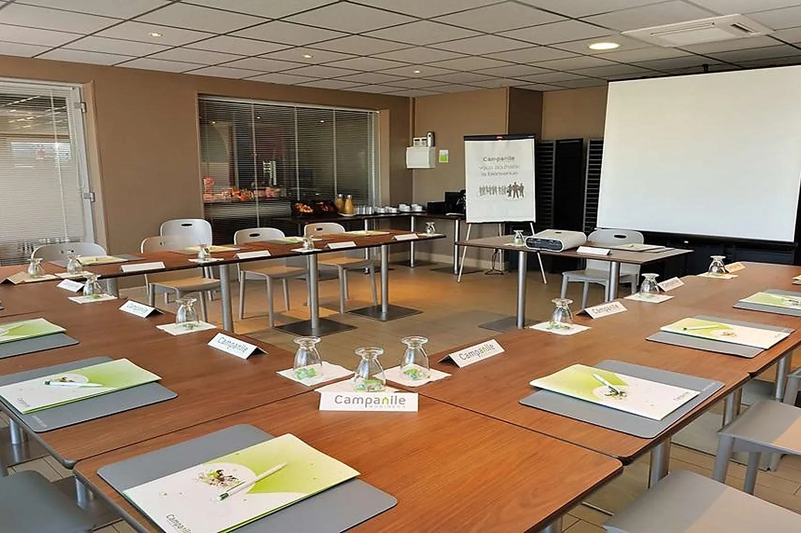 Lieux événementiels, HÔTEL CAMPANILE BOLLÈNE