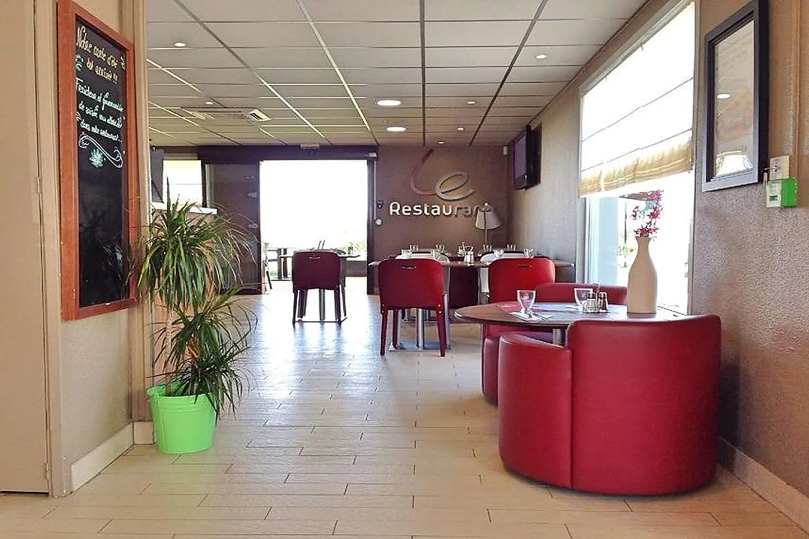 Lieux événementiels, HÔTEL CAMPANILE BOLLÈNE