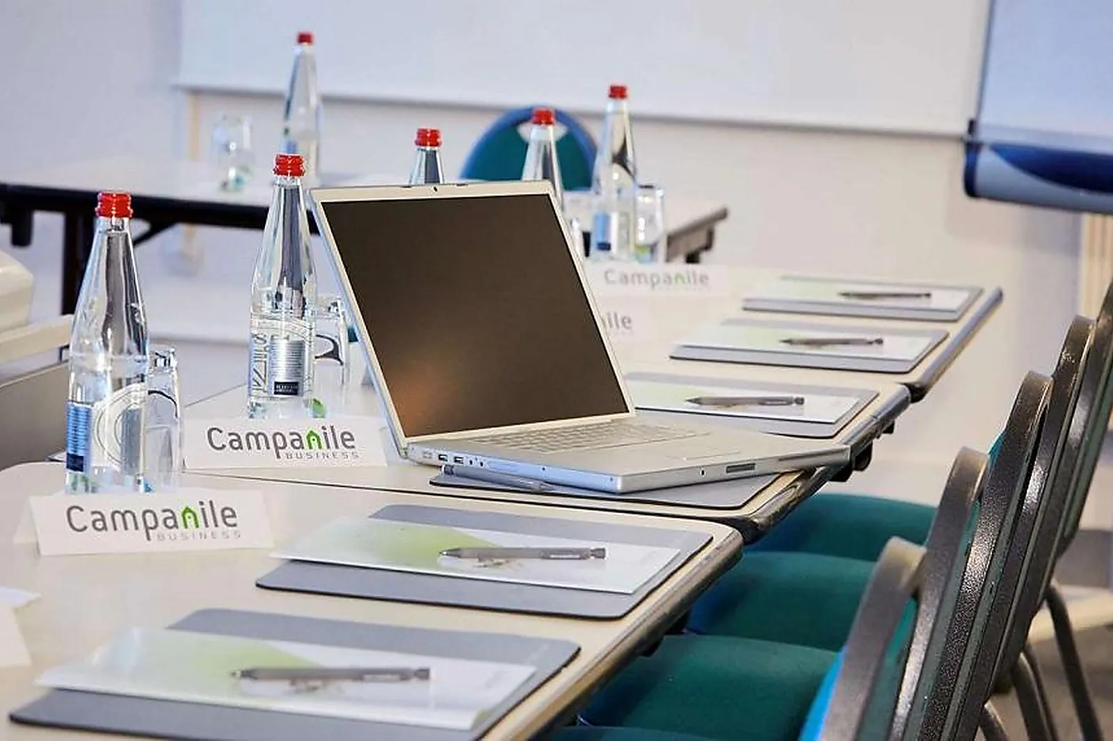 Lieux événementiels, HÔTEL CAMPANILE MONTÉLIMAR - LES TOURRETTES