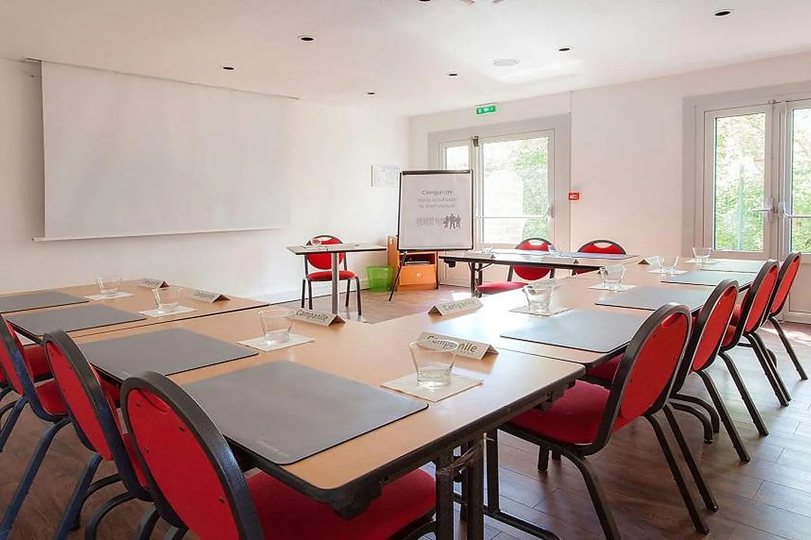 Lieux événementiels, HÔTEL CAMPANILE ORANGE