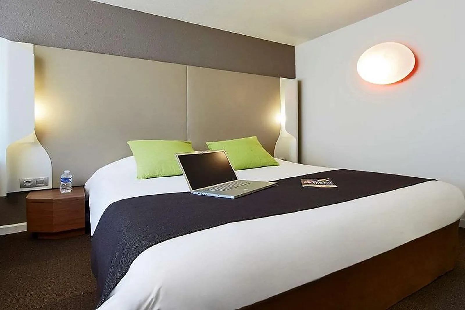 Lieux événementiels, HÔTEL CAMPANILE ORANGE