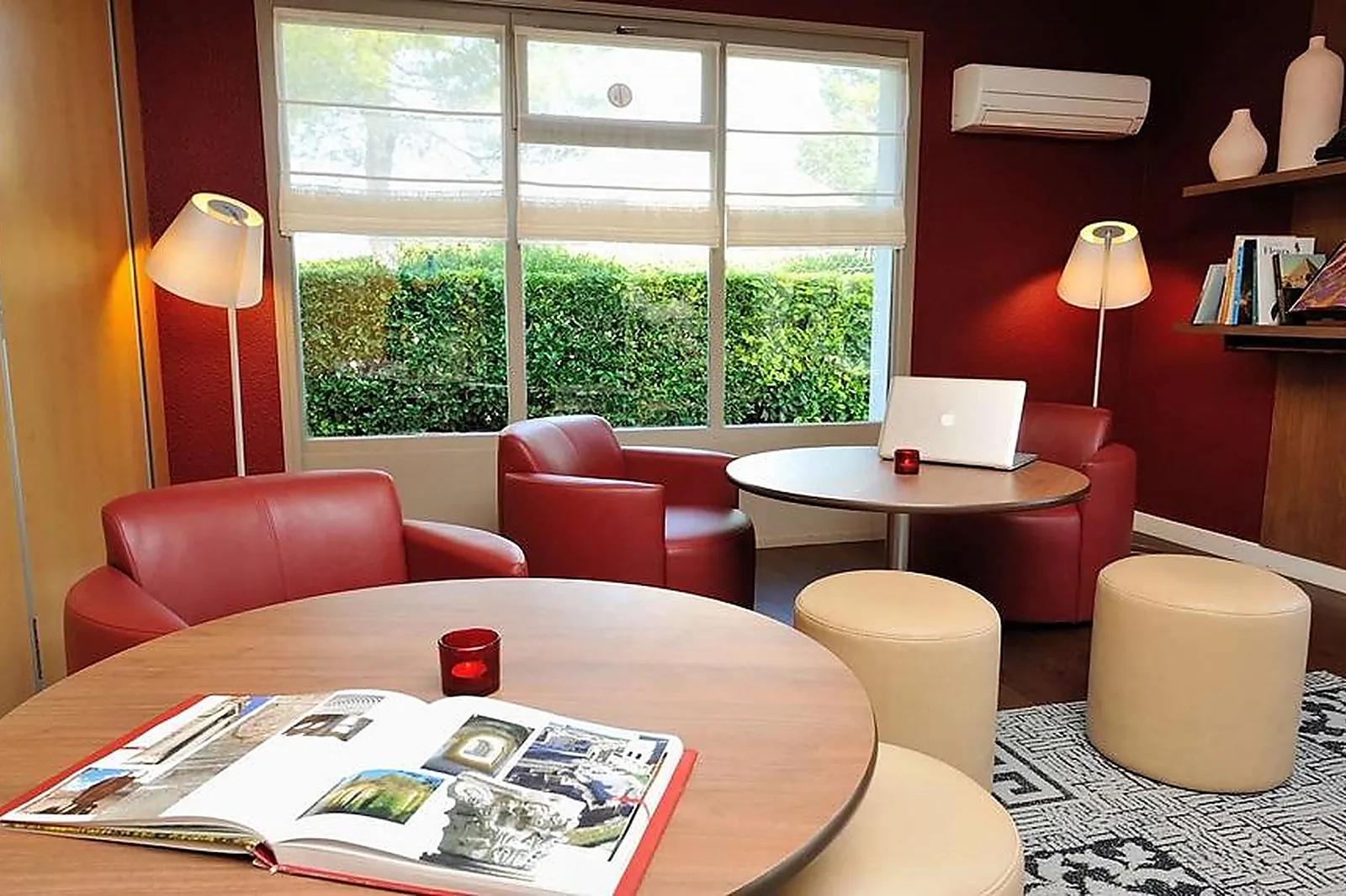 Lieux événementiels, HÔTEL CAMPANILE ORANGE