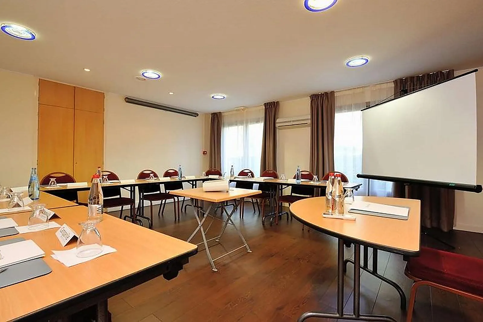 Lieux événementiels, HÔTEL CAMPANILE ORANGE