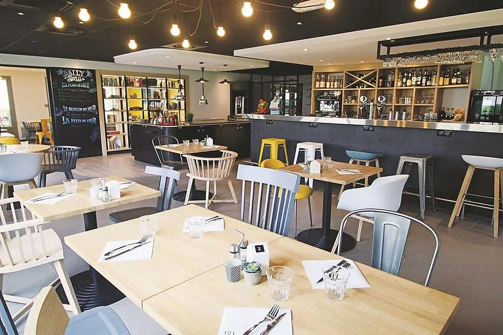 Hôtel, HÔTEL CAMPANILE SENLIS