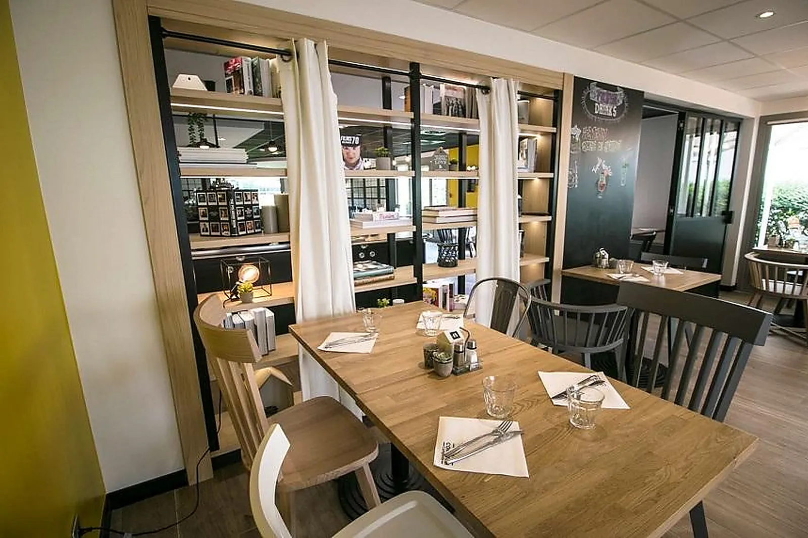 Hôtel, HÔTEL CAMPANILE SENLIS