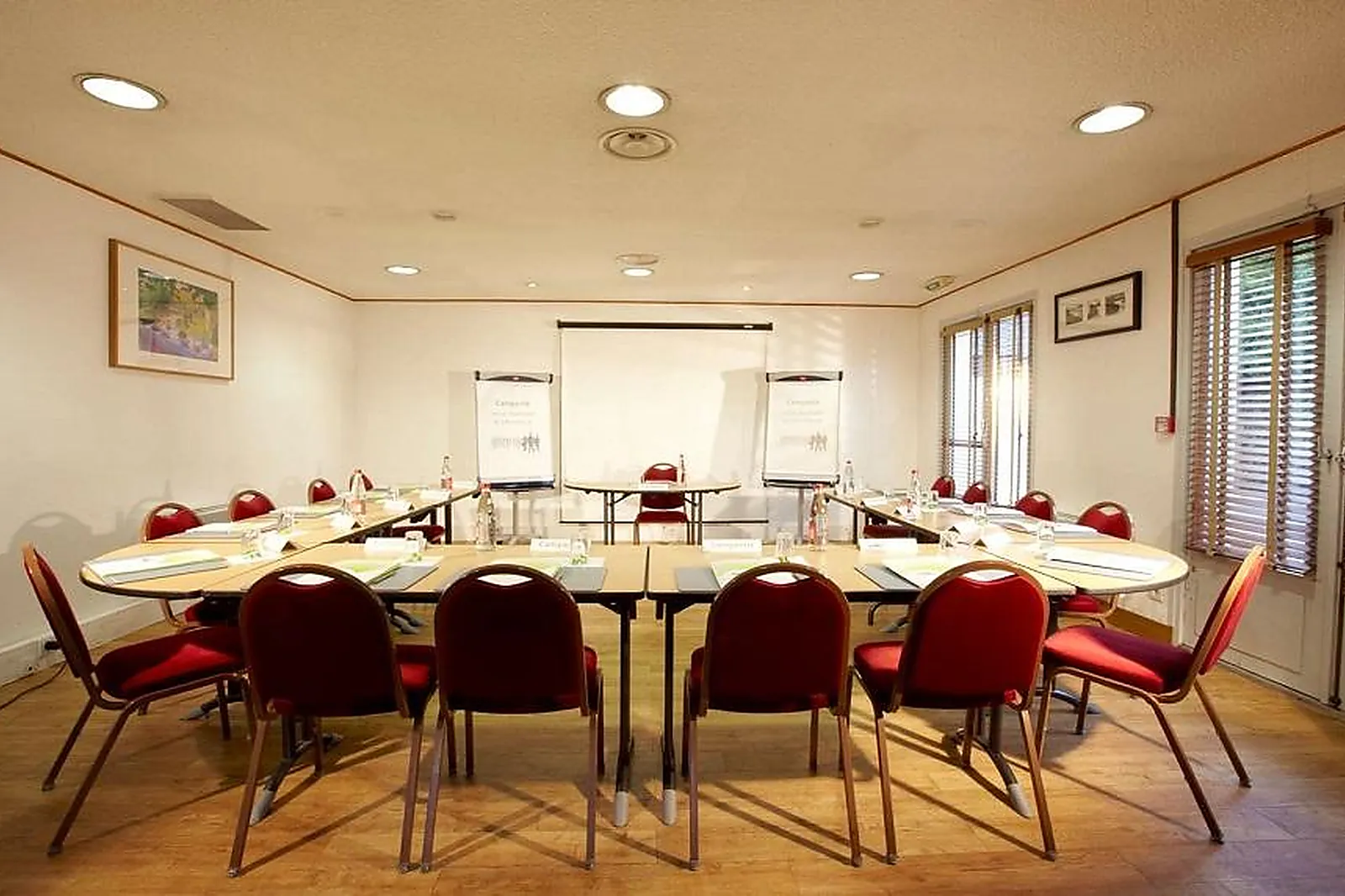 Hôtel, HÔTEL CAMPANILE SENLIS