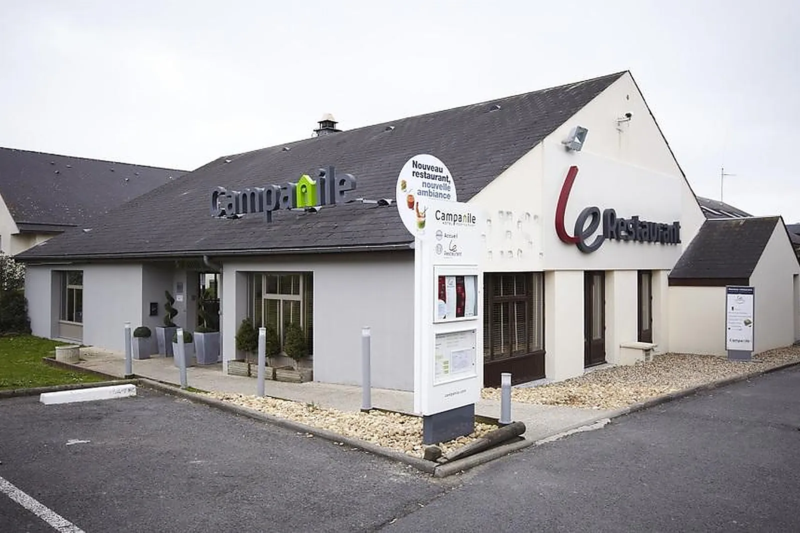 Hôtel, HÔTEL CAMPANILE SENLIS