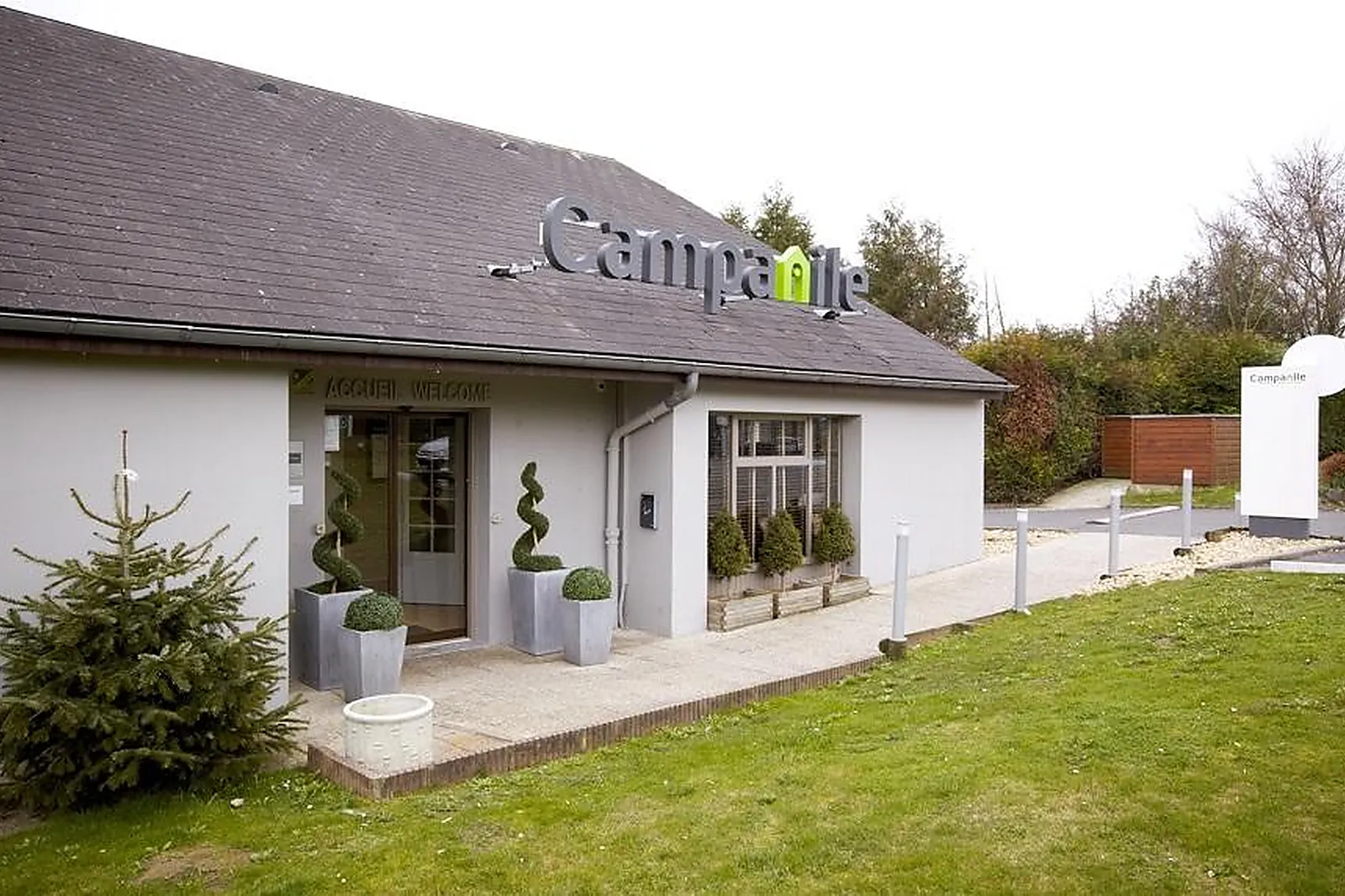 Hôtel, HÔTEL CAMPANILE SENLIS