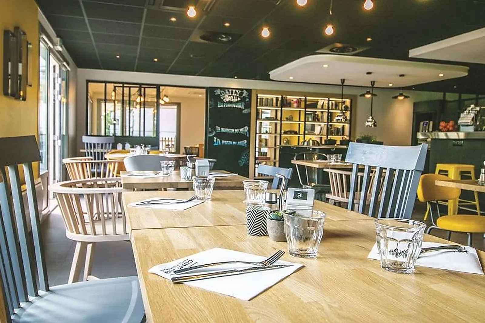 Hôtel, HÔTEL CAMPANILE SENLIS