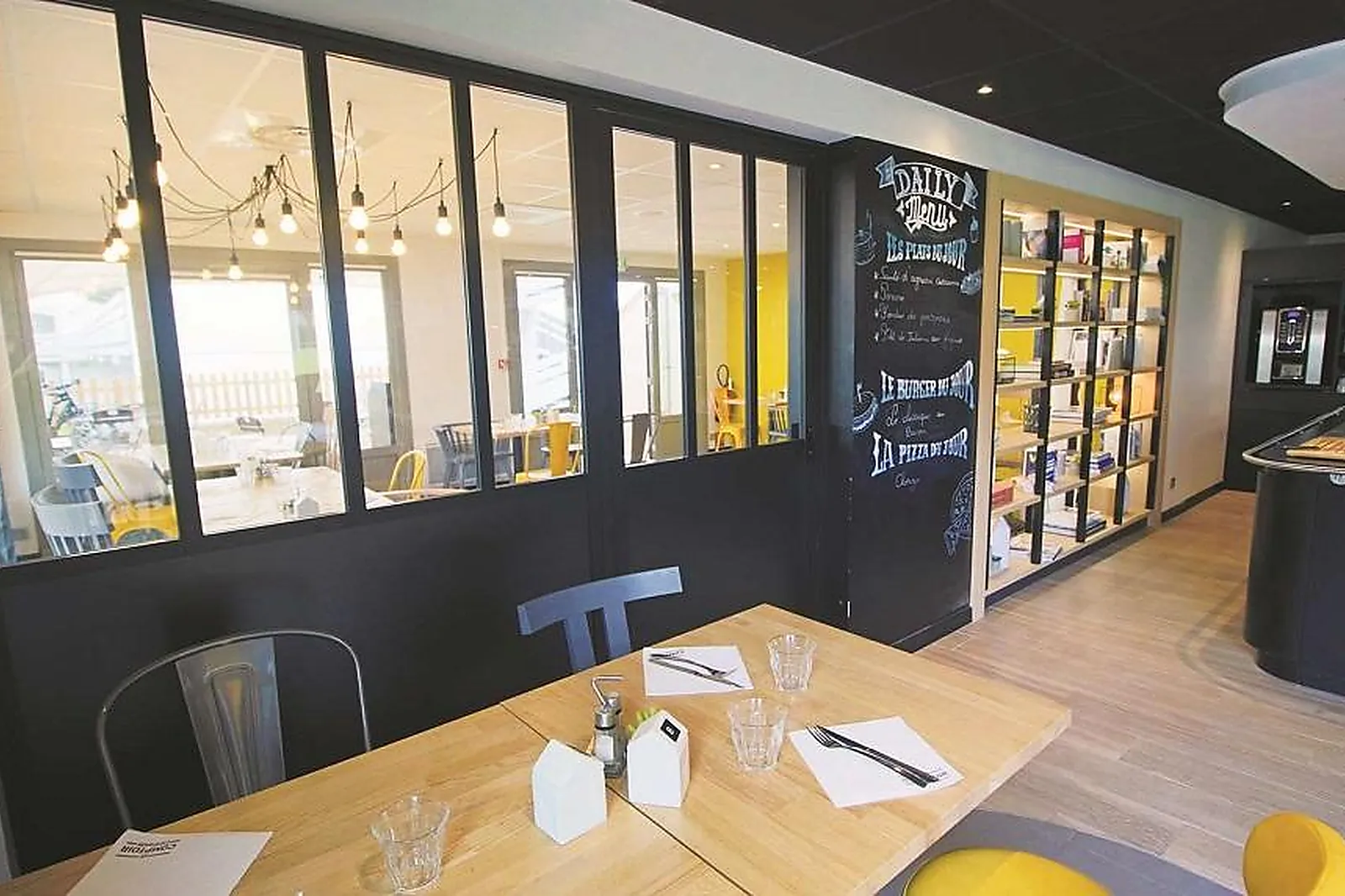 Hôtel, HÔTEL CAMPANILE SENLIS