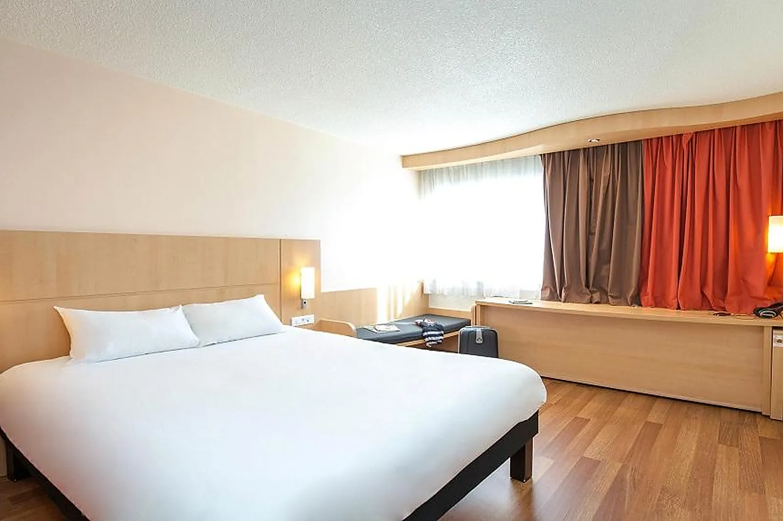 Lieux événementiels, HÔTEL IBIS CAVAILLON LUBERON