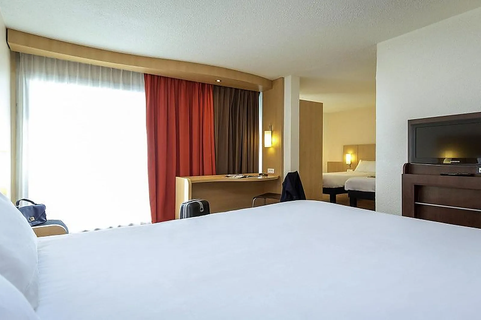 Lieux événementiels, HÔTEL IBIS CAVAILLON LUBERON