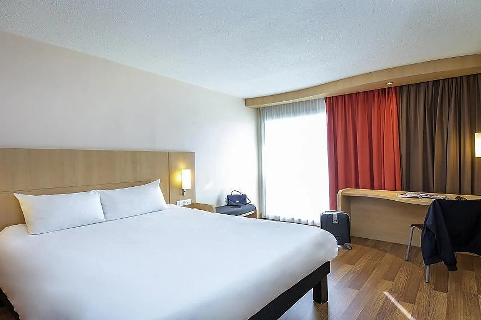 Lieux événementiels, HÔTEL IBIS CAVAILLON LUBERON