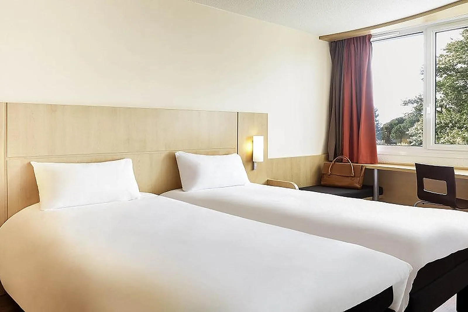 Lieux événementiels, HÔTEL IBIS CAVAILLON LUBERON