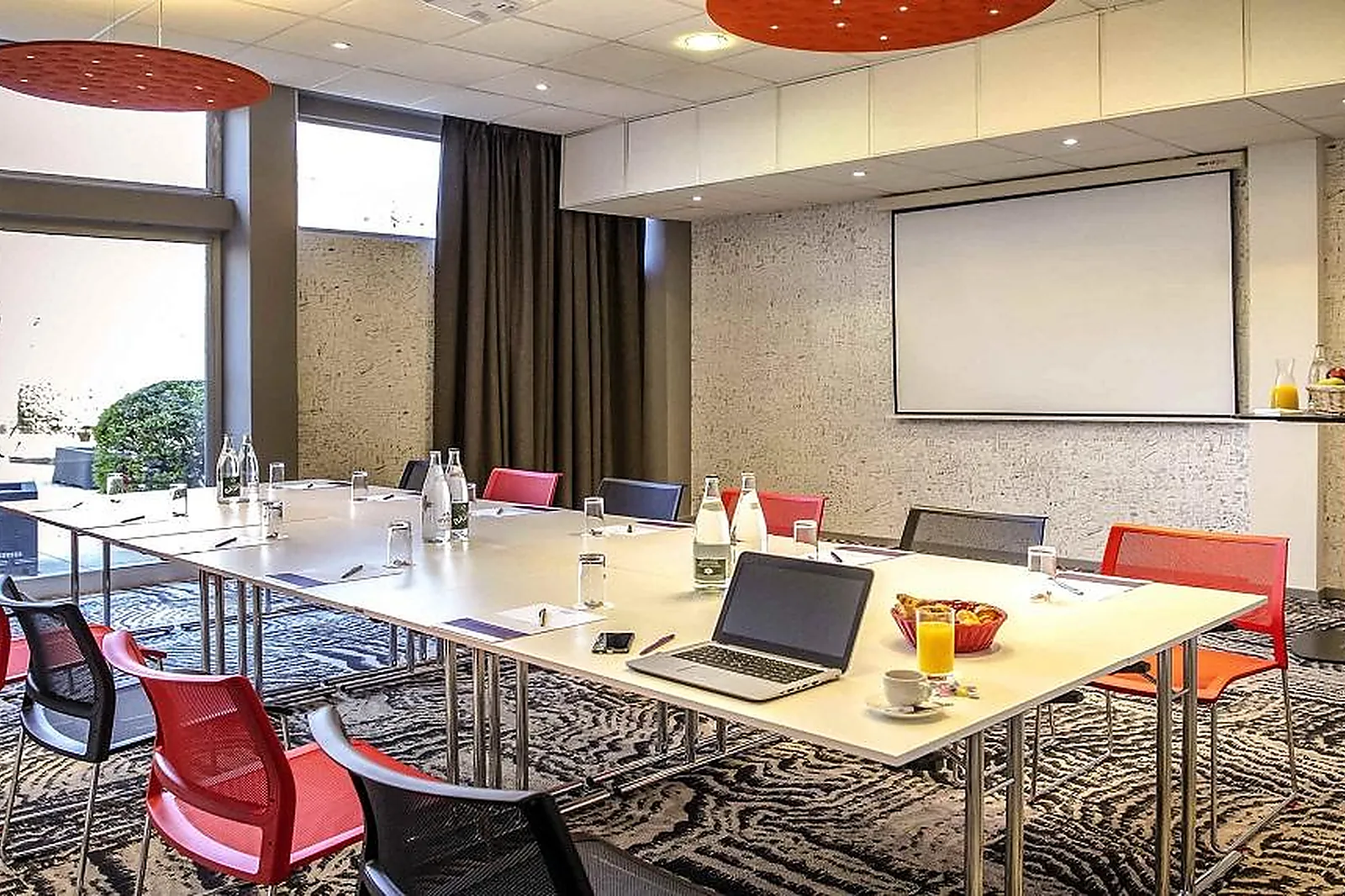 Lieux événementiels, HÔTEL IBIS CAVAILLON LUBERON