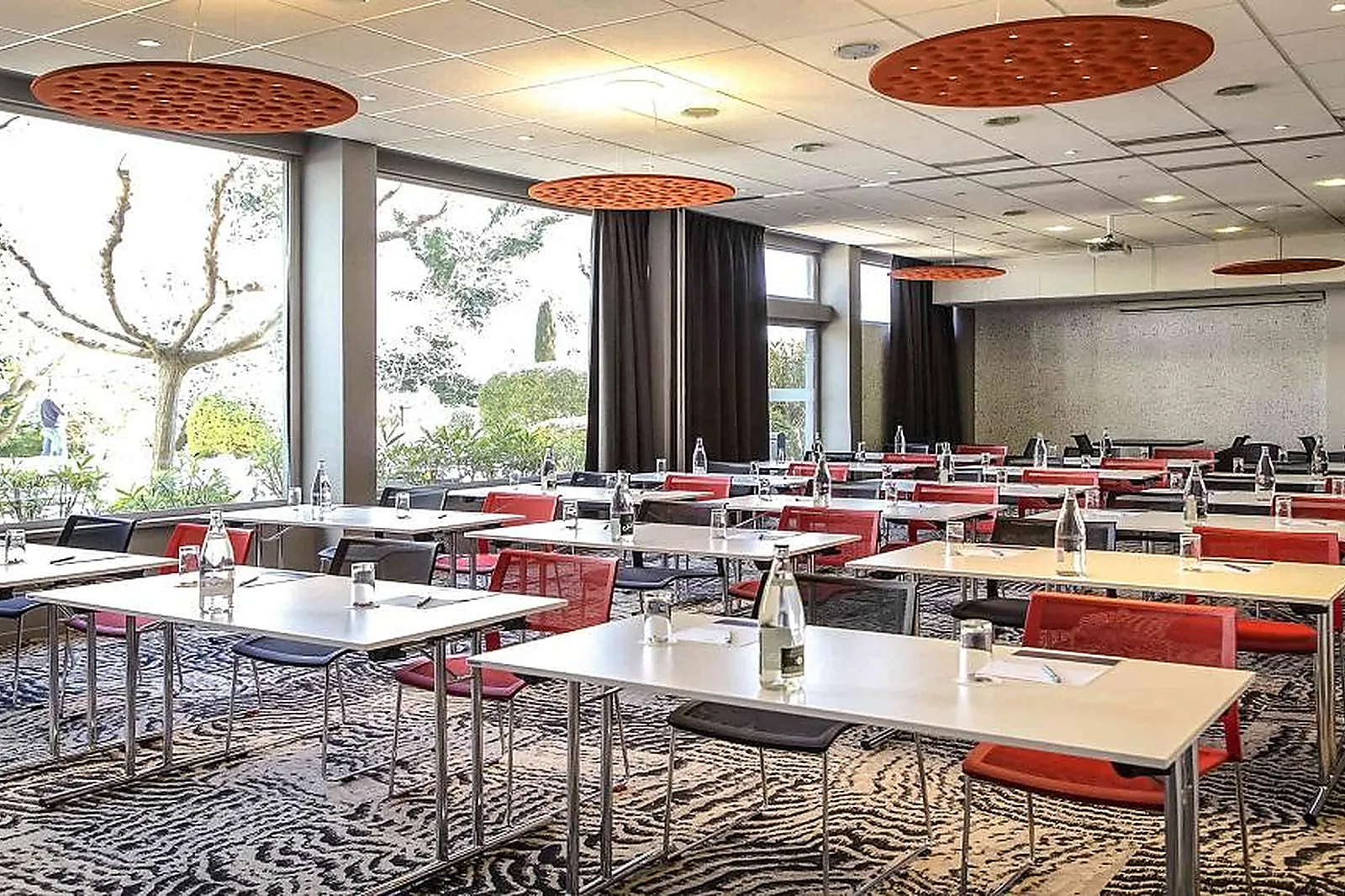 Lieux événementiels, HÔTEL IBIS CAVAILLON LUBERON