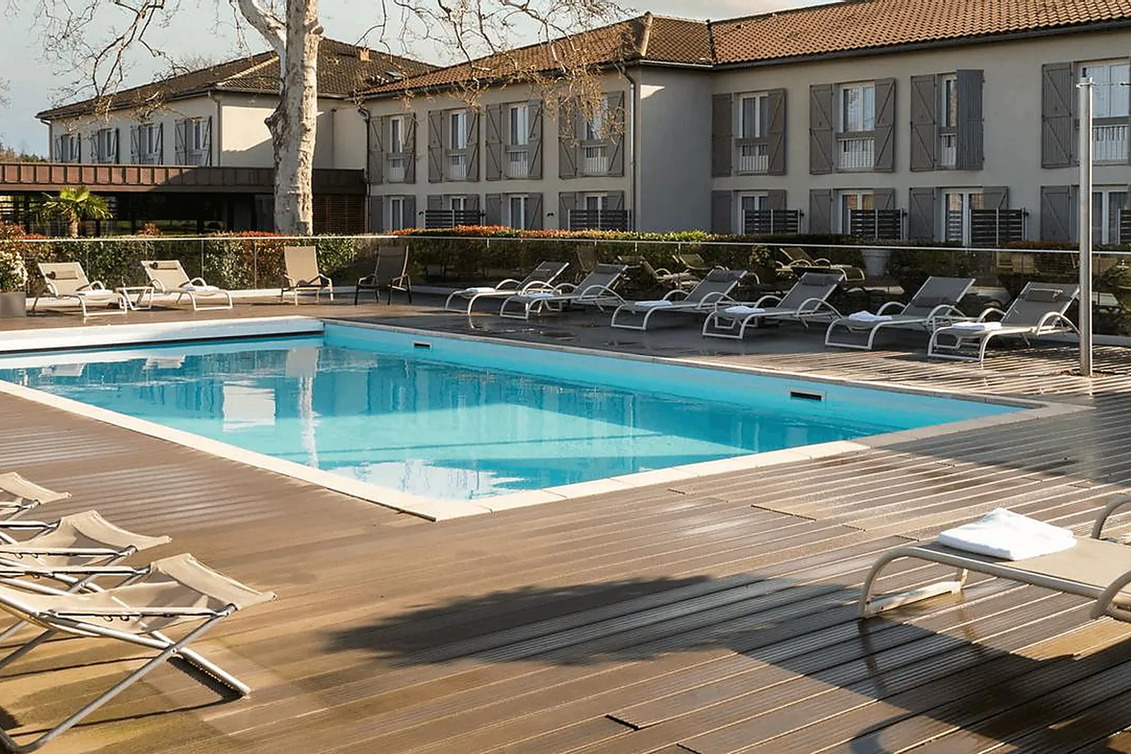 Hôtel, HÔTEL LA CHARPINIÈRE