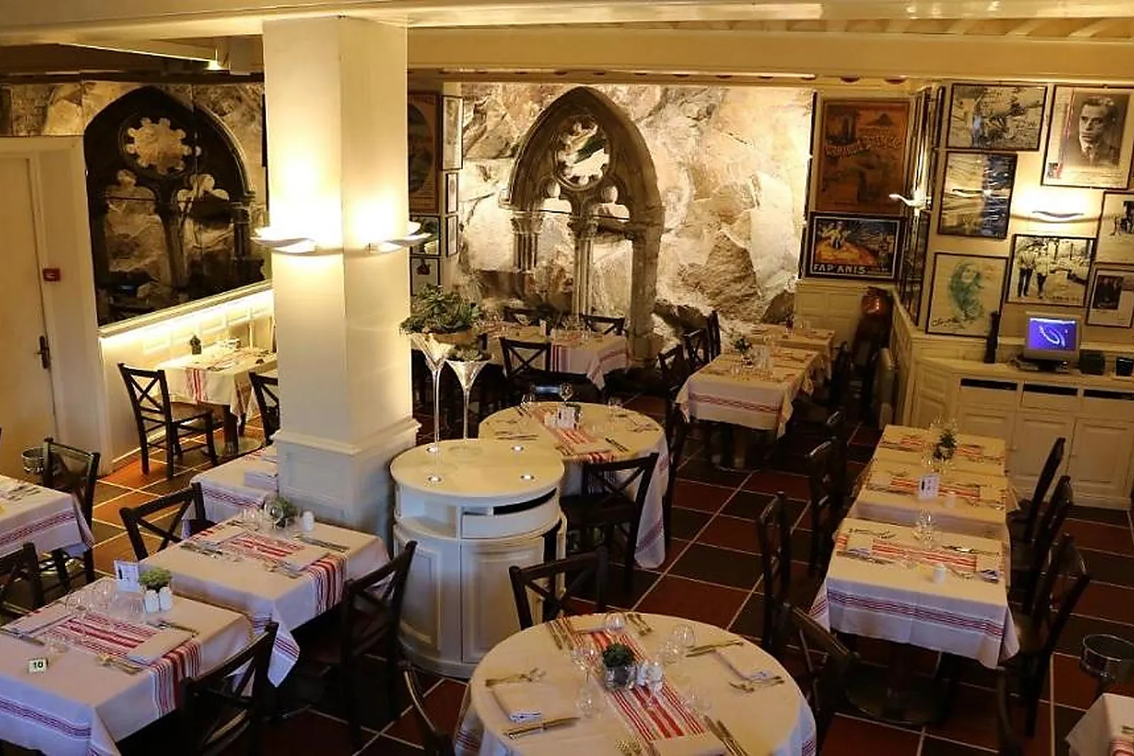 Lieux événementiels, HÔTEL LA MÈRE POULARD