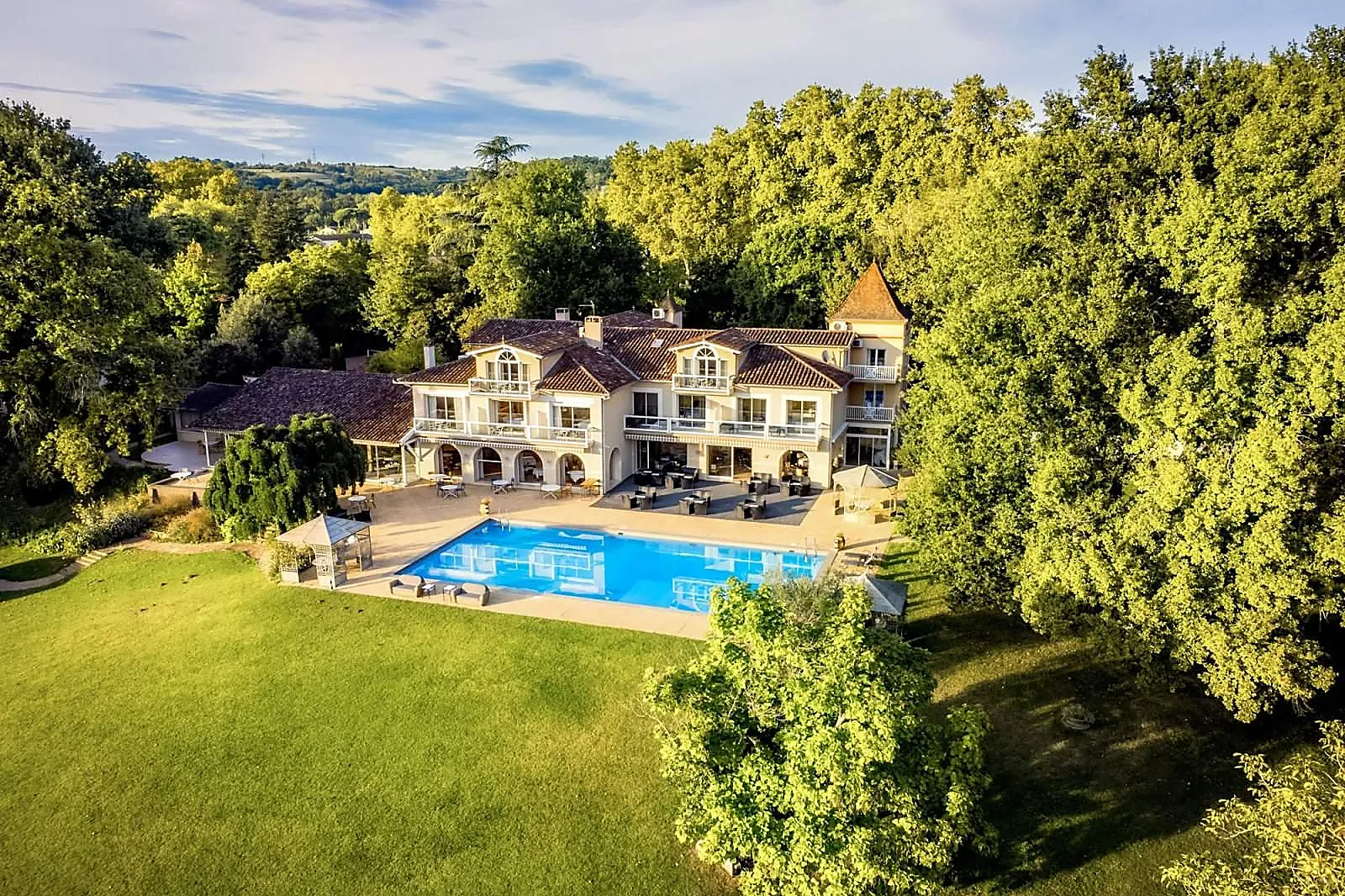 Hôtel, HÔTEL LA RESERVE RELAIS ET CHÂTEAUX