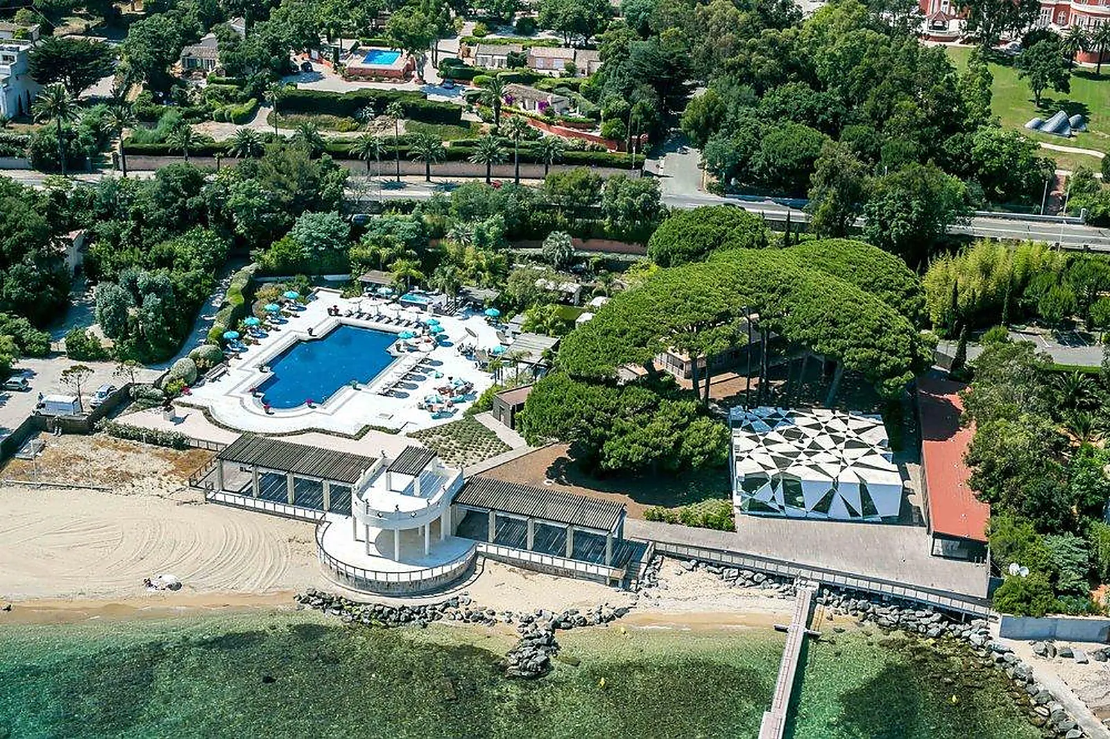 Hôtel, HÔTEL LE BEAUVALLON