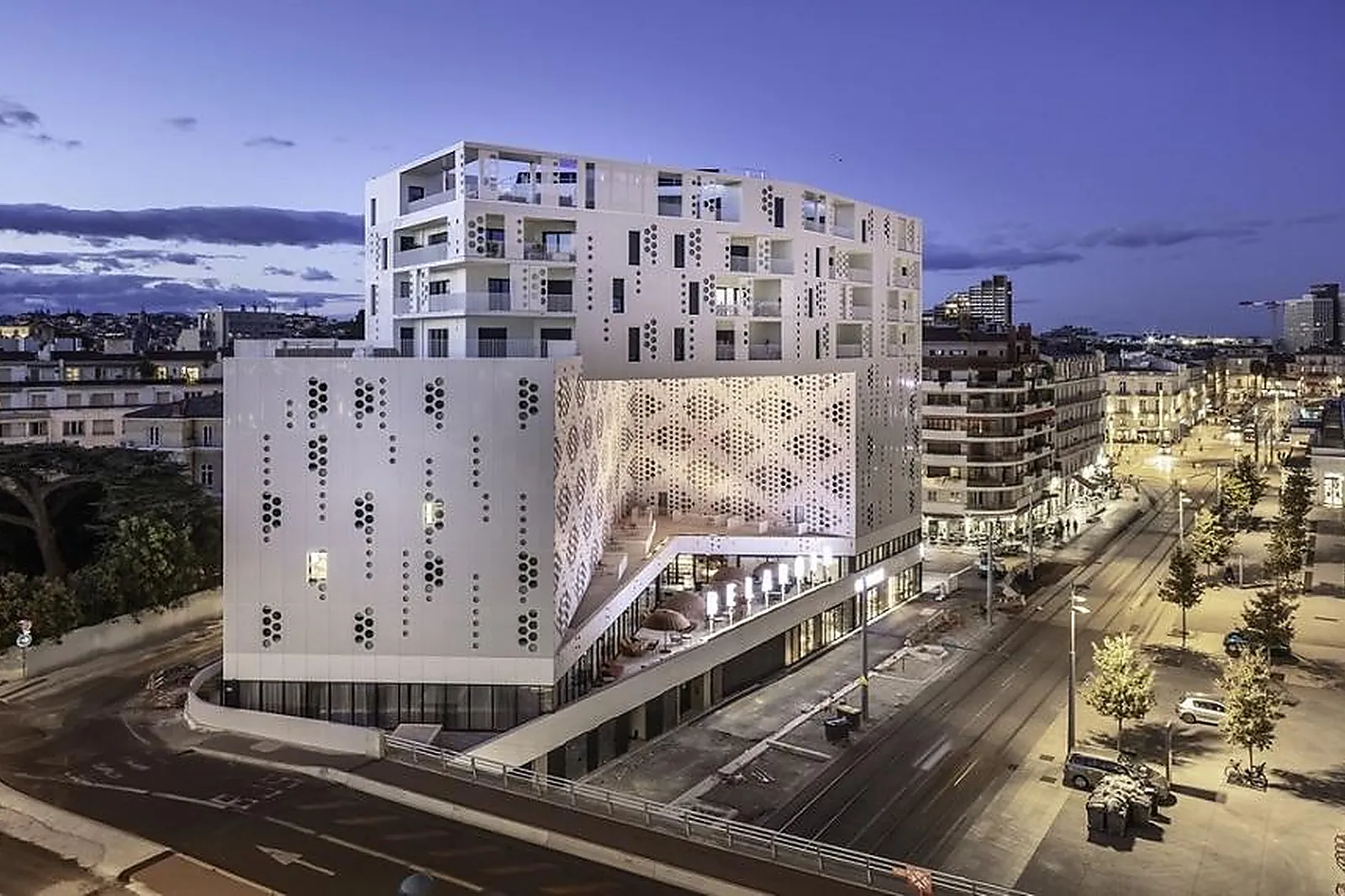 Lieux événementiels, HÔTEL LE BELAROIA - GOLDEN TULIP****