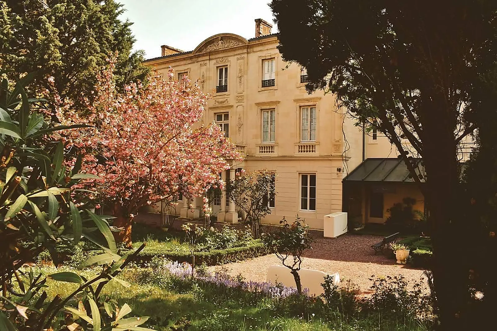 Hôtel, HÔTEL LE CHAMPLAIN