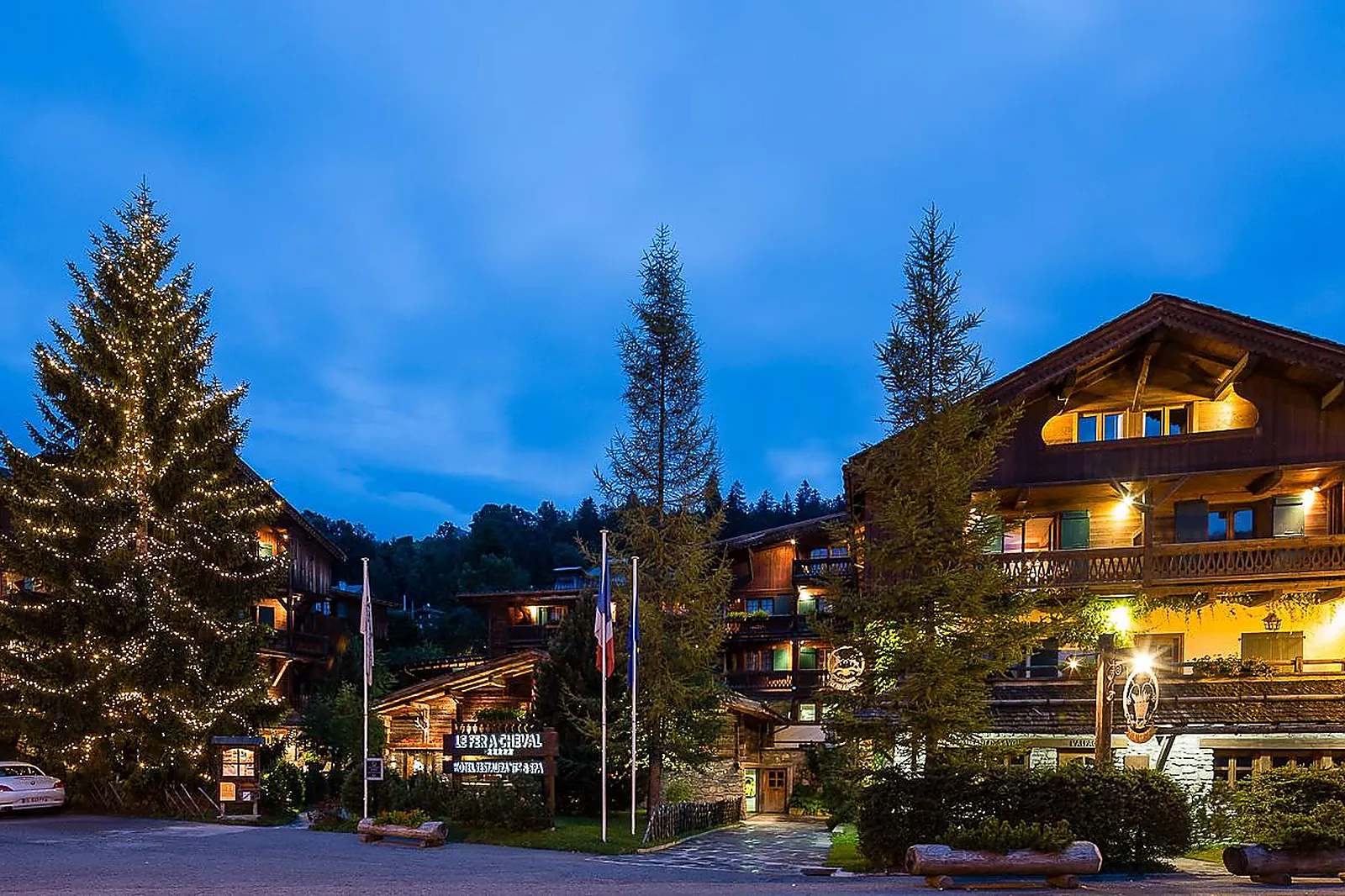 Hôtel, HÔTEL LE FER À CHEVAL