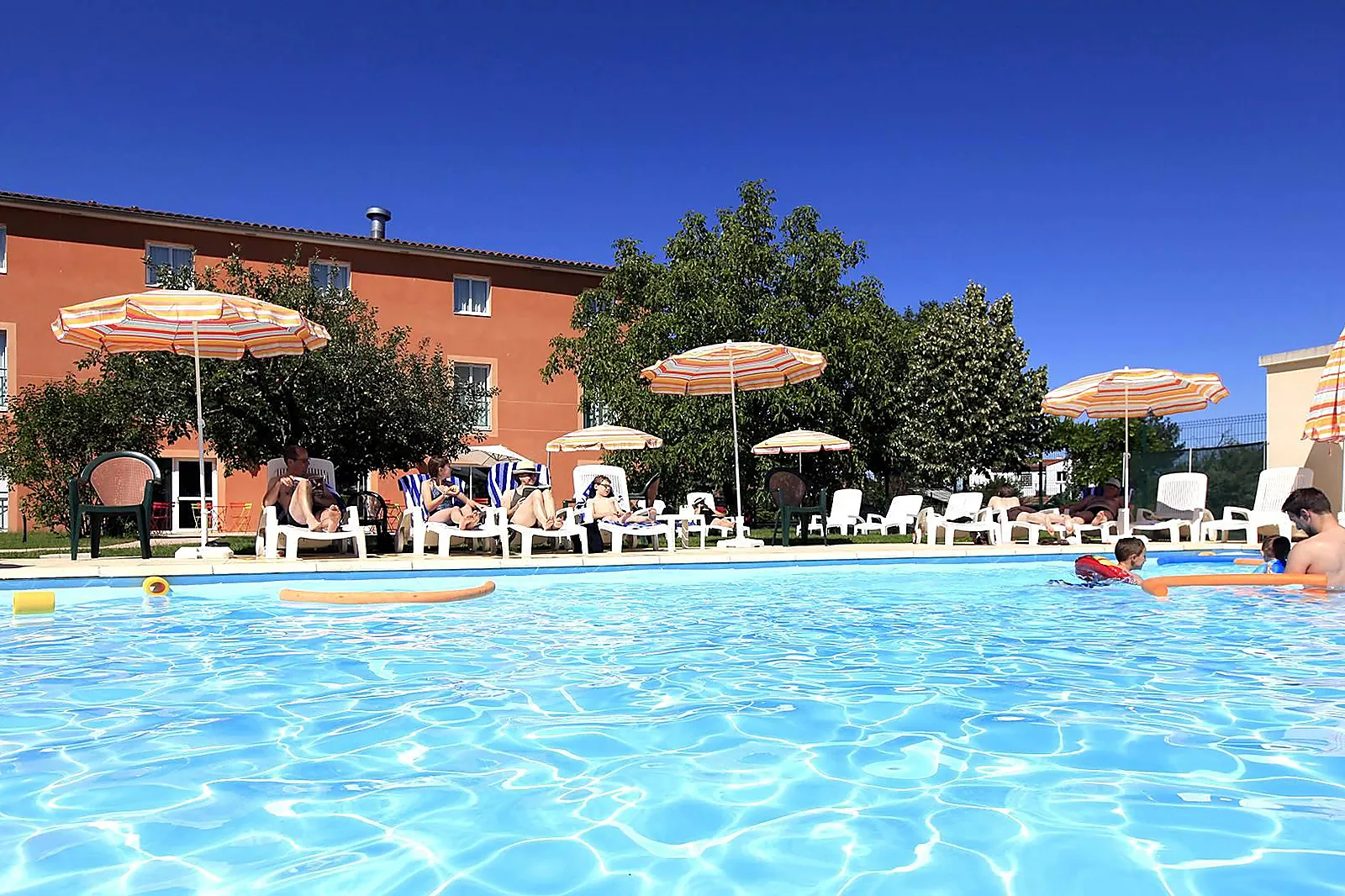 Hôtel, HÔTEL LE PARIOU