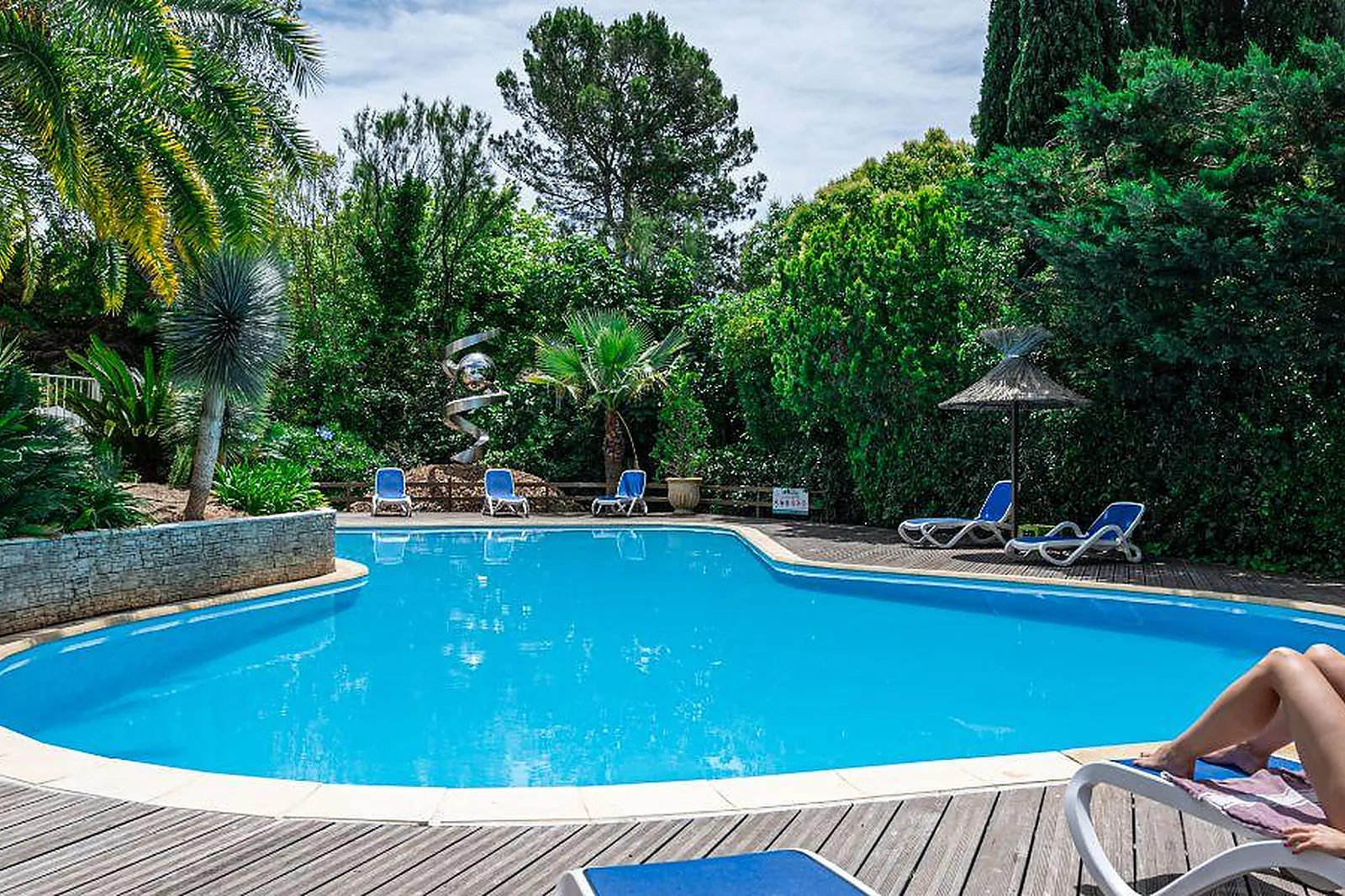 Hôtel, HÔTEL LE QUETZAL