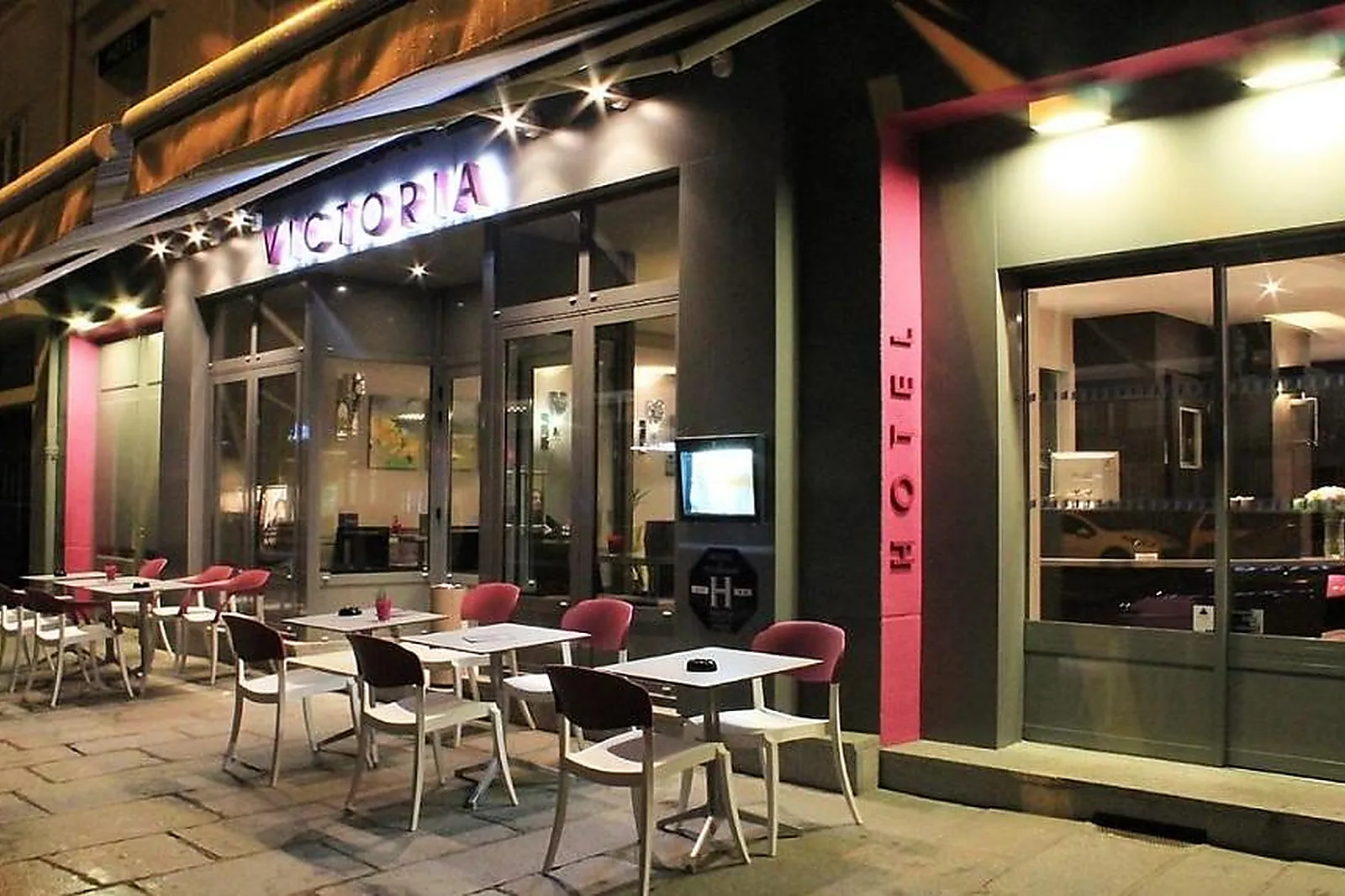 Hôtel, HÔTEL LE VICTORIA