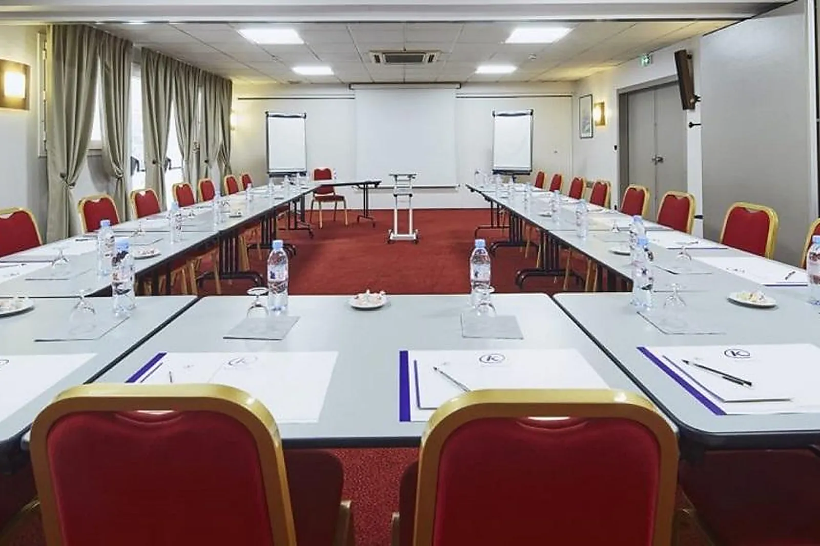 Hôtel, HÔTEL LES CHAMPS D'AVAUX