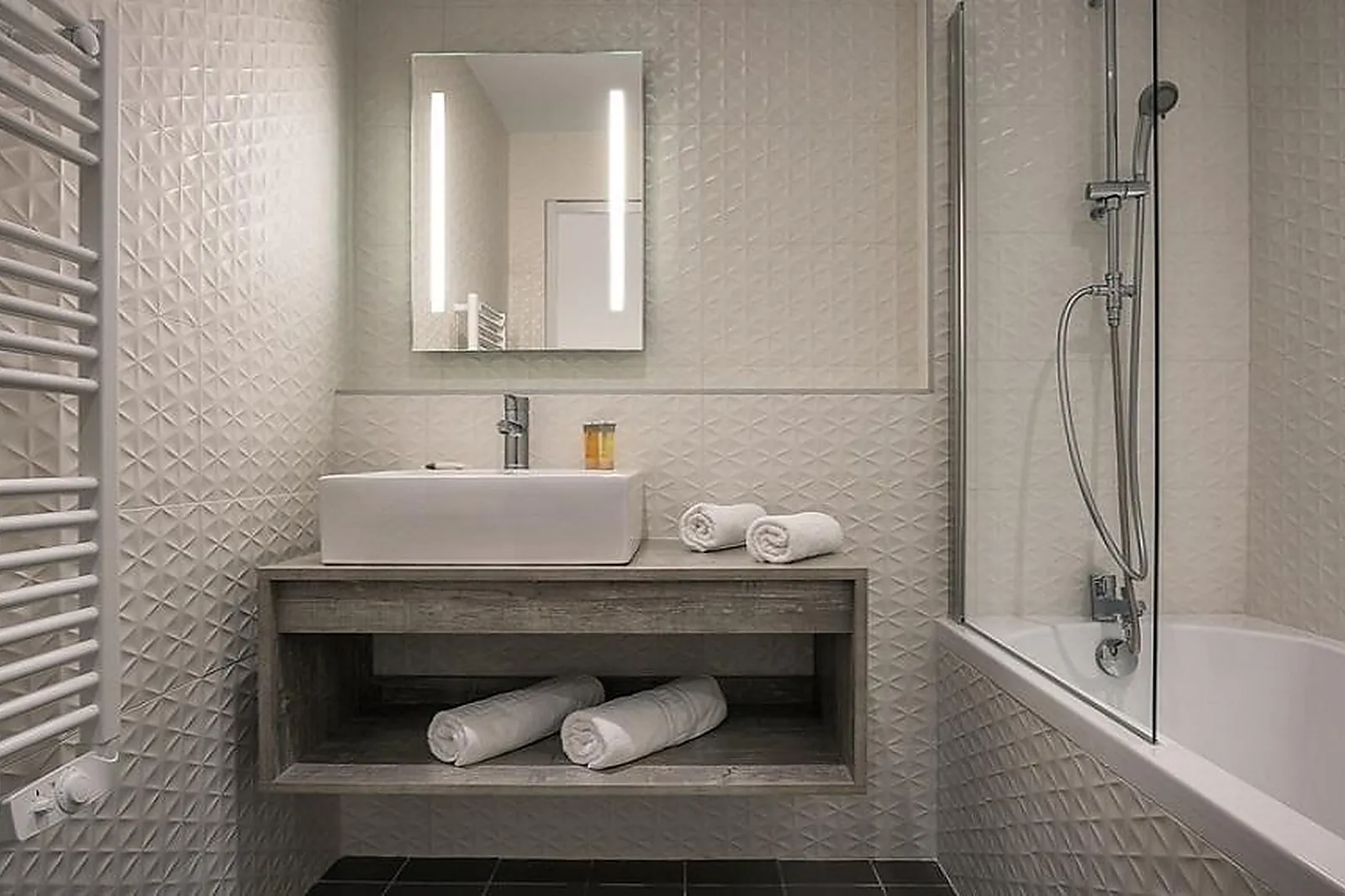 Lieux événementiels, HÔTEL LES CHEVALIERS BY SOWELL