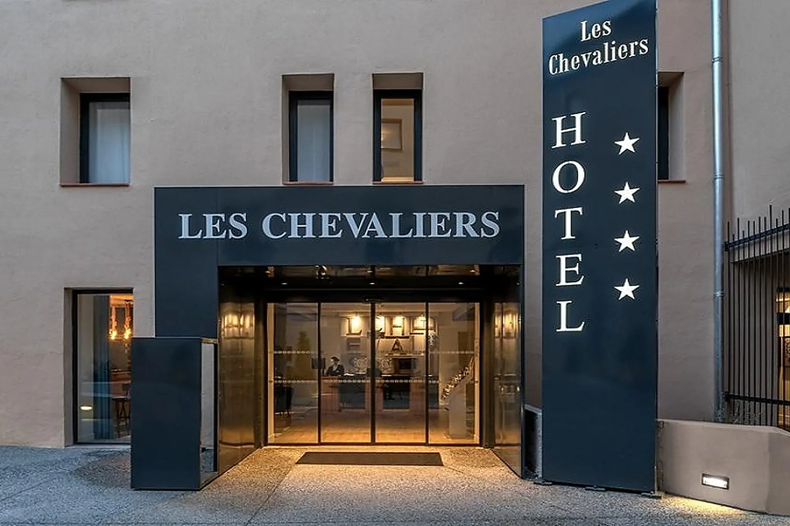 Lieux événementiels, HÔTEL LES CHEVALIERS BY SOWELL