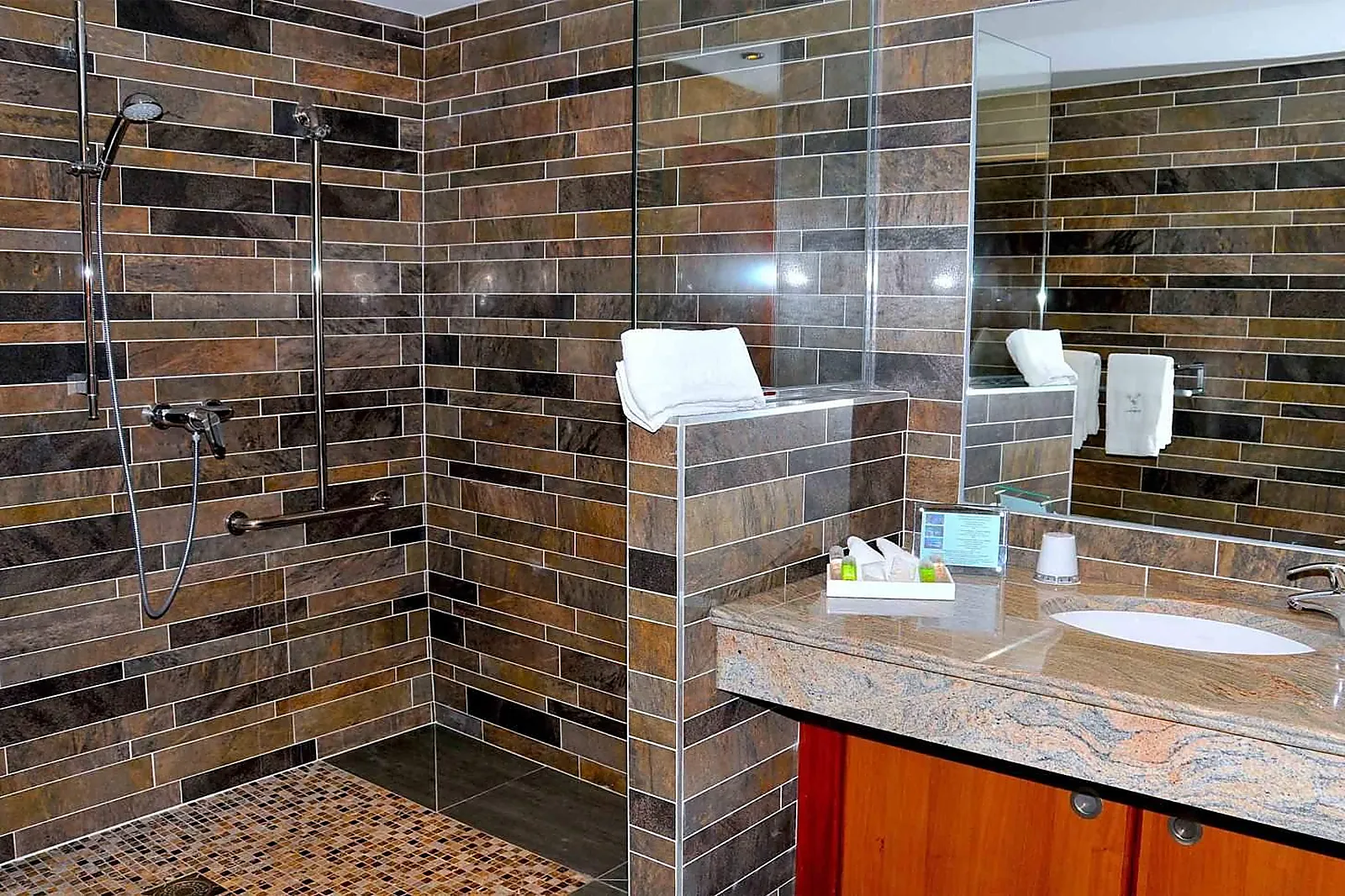 Lieux événementiels, HÔTEL LES SAULES PARC & SPA