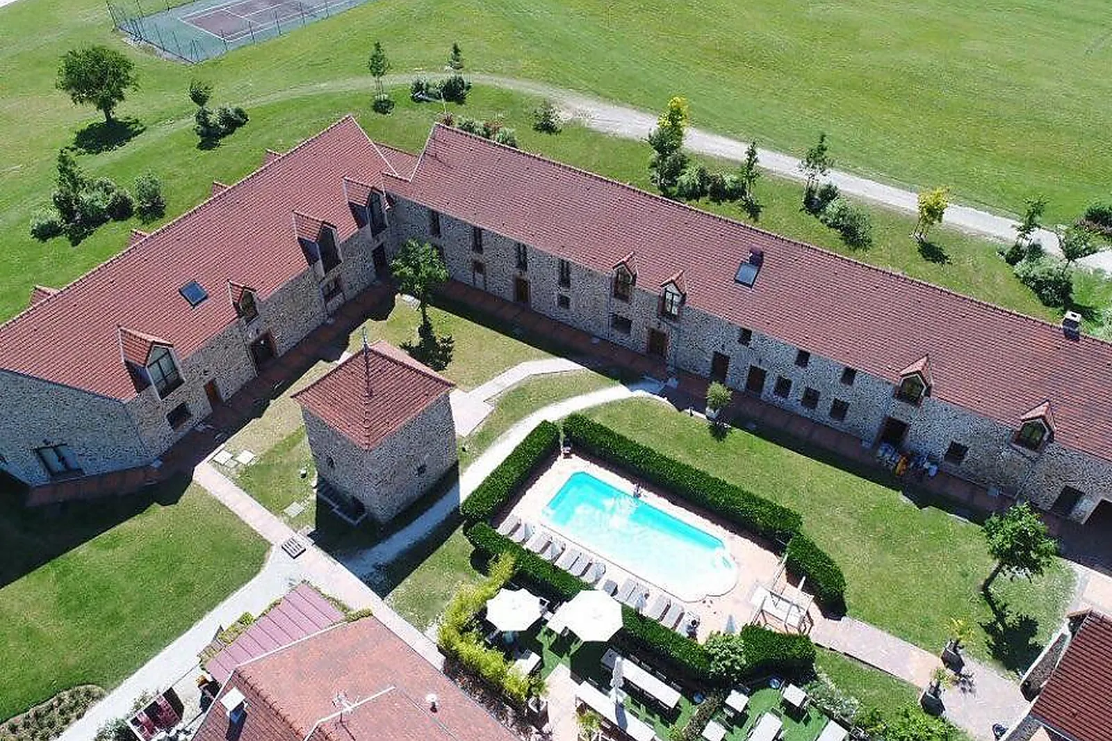 Lieux événementiels, HÔTEL LES SUITES - DOMAINE DE CRECY