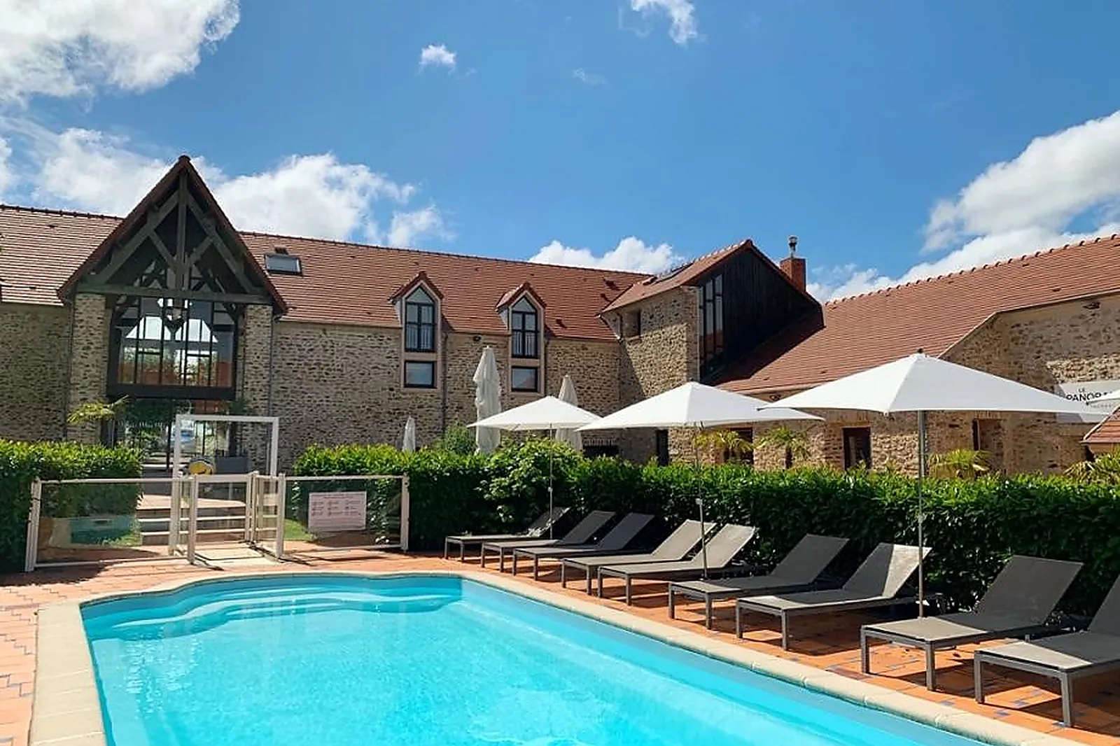 Lieux événementiels, HÔTEL LES SUITES - DOMAINE DE CRECY