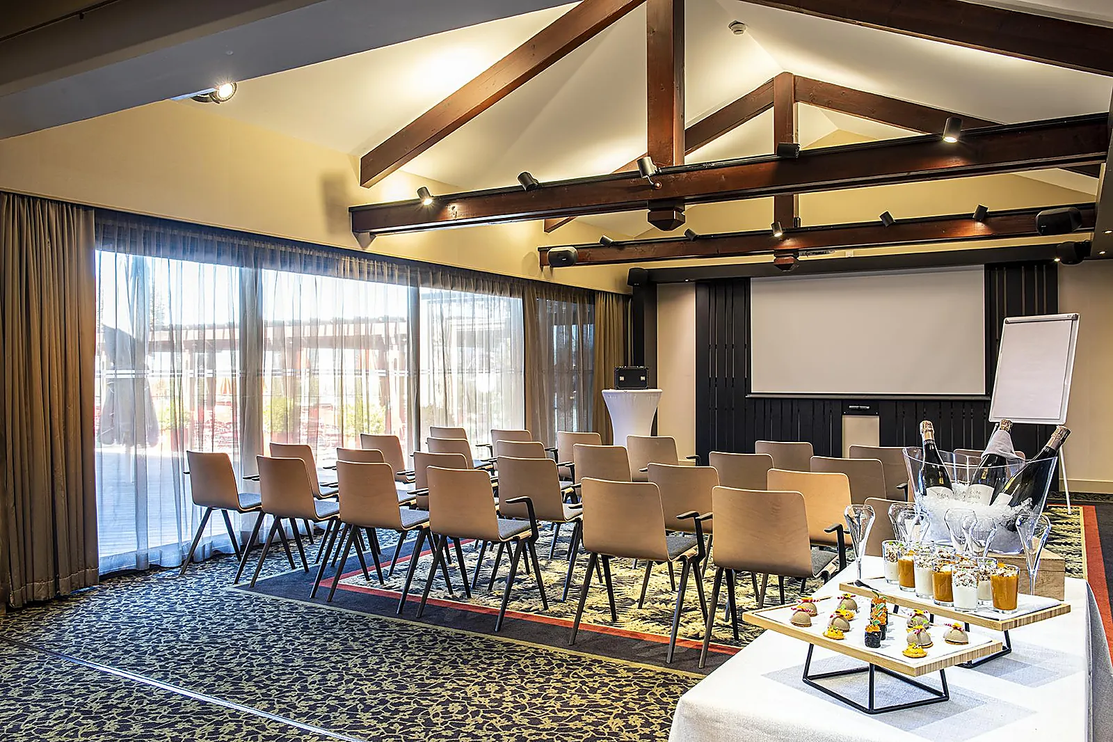 Hôtel, HÔTEL LES TRÉSOMS, LAKE AND SPA RESORT