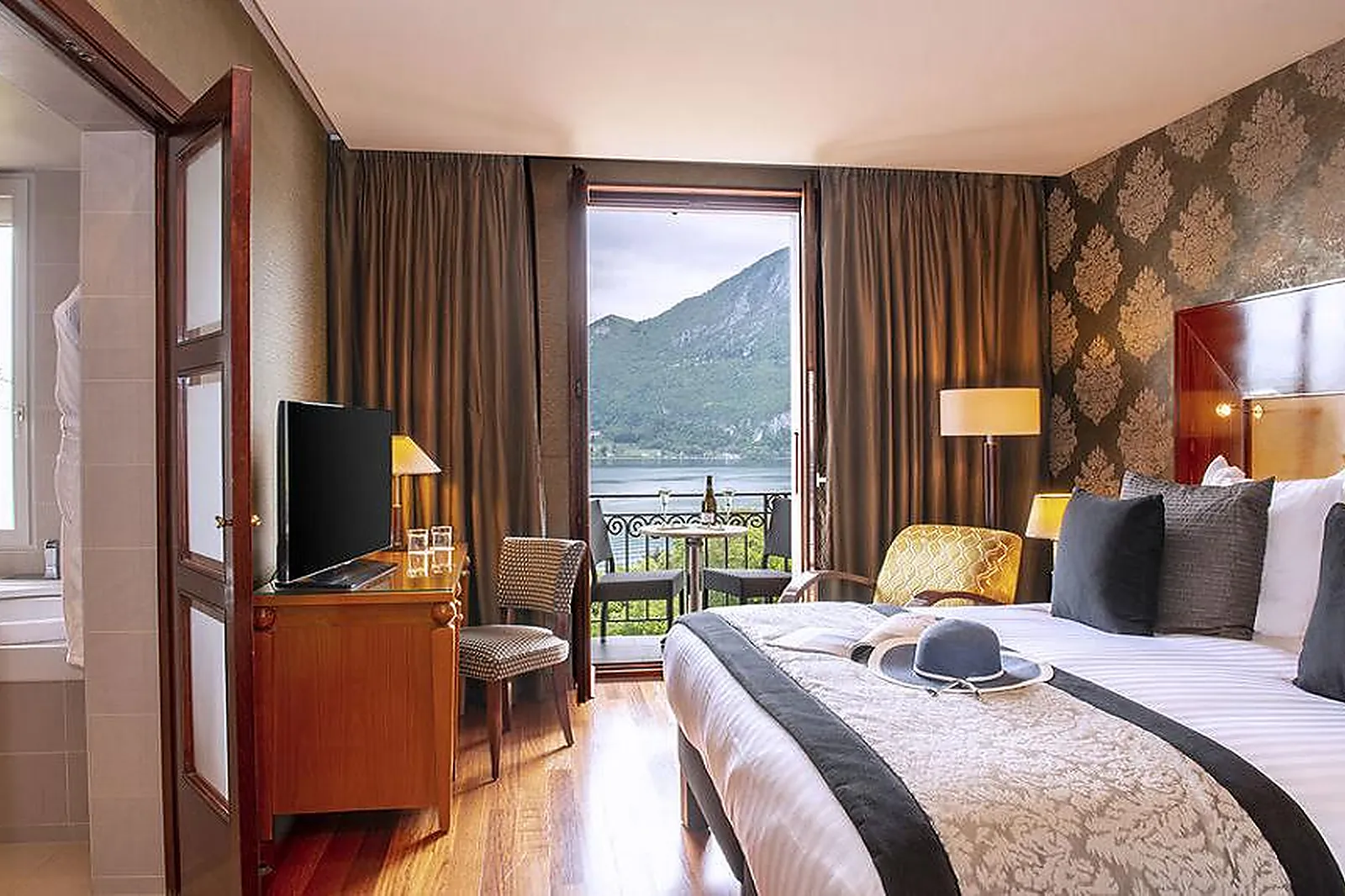 Hôtel, HÔTEL LES TRÉSOMS, LAKE AND SPA RESORT