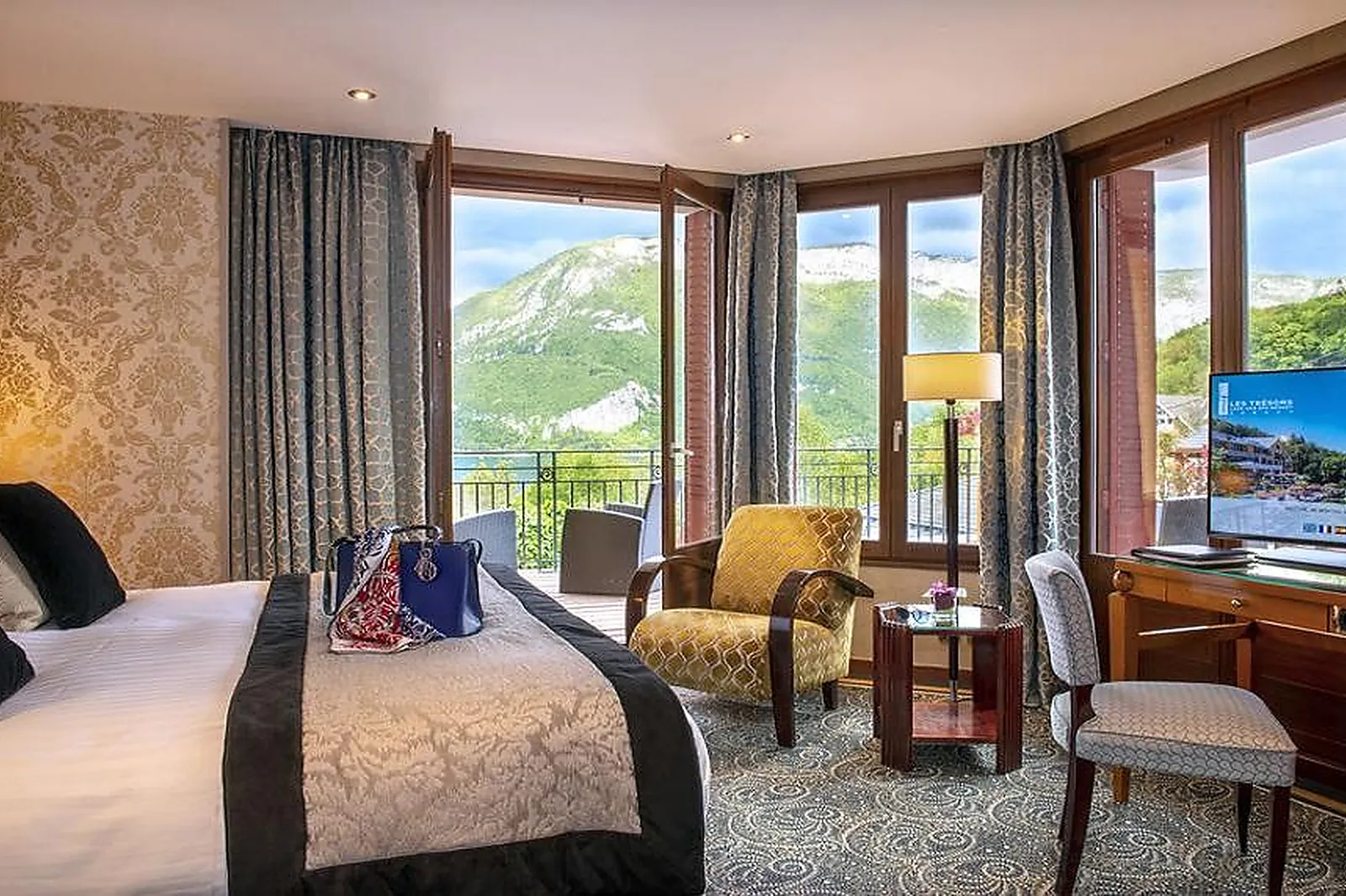 Hôtel, HÔTEL LES TRÉSOMS, LAKE AND SPA RESORT