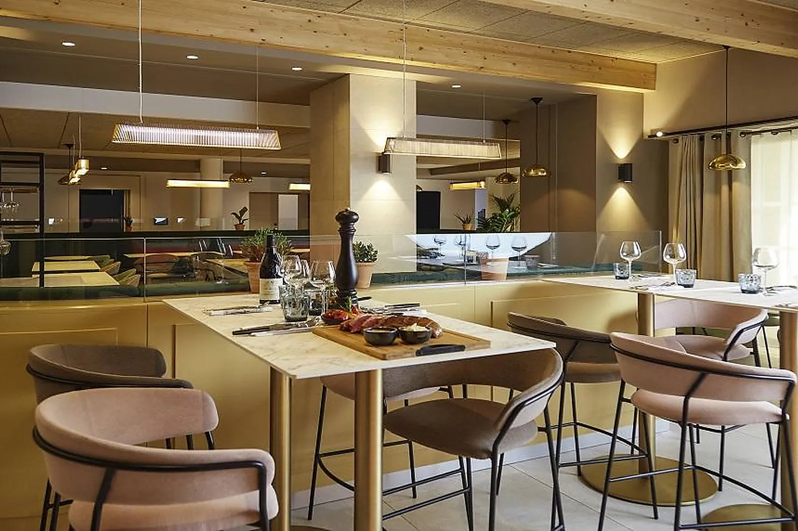 Lieux événementiels, HÔTEL MERCURE AVIGNON GARE TGV