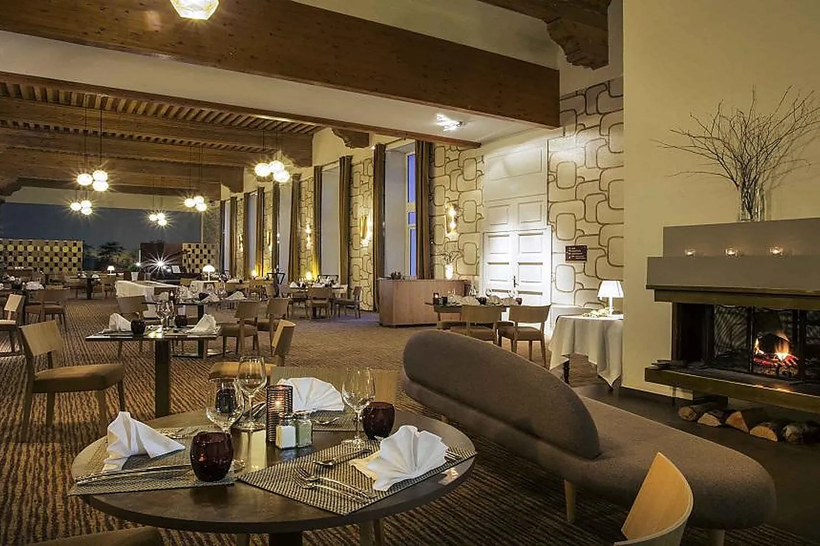 Lieux événementiels, HÔTEL MERCURE BRIDES LES BAINS - GRAND HÔTEL DES THERMES