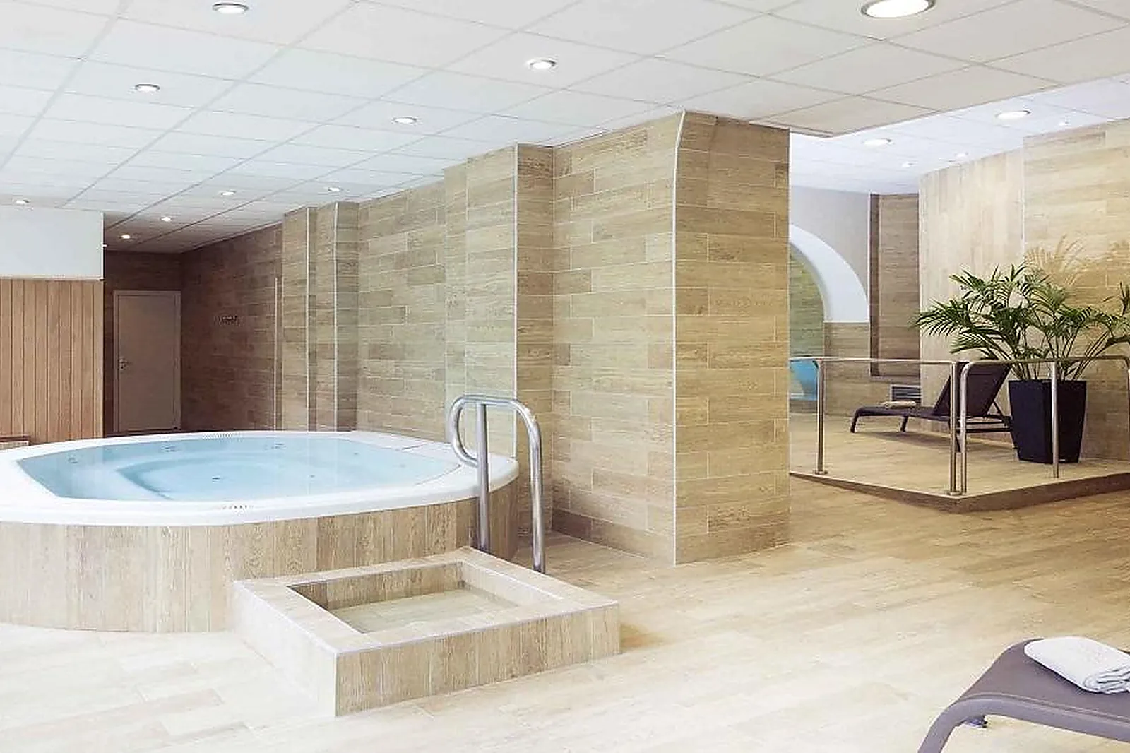 Lieux événementiels, HÔTEL MERCURE BRIDES LES BAINS - GRAND HÔTEL DES THERMES