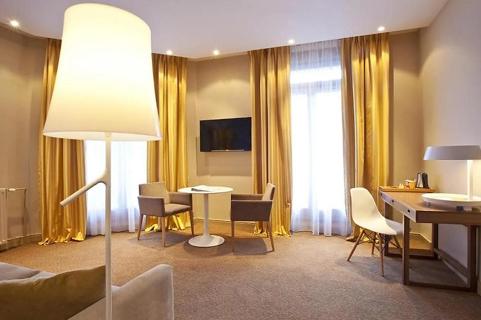 Lieux événementiels, HÔTEL MERCURE BRIDES LES BAINS - GRAND HÔTEL DES THERMES