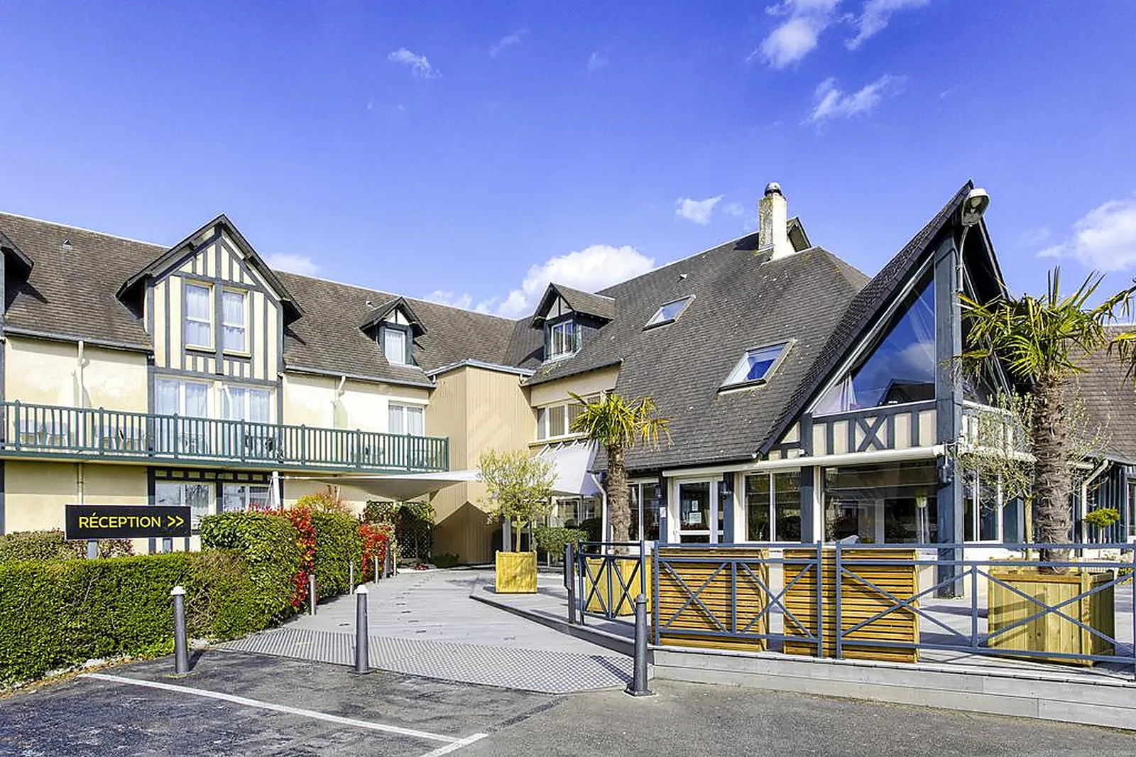 Hôtel, HÔTEL MERCURE CABOURG HIPPODROME