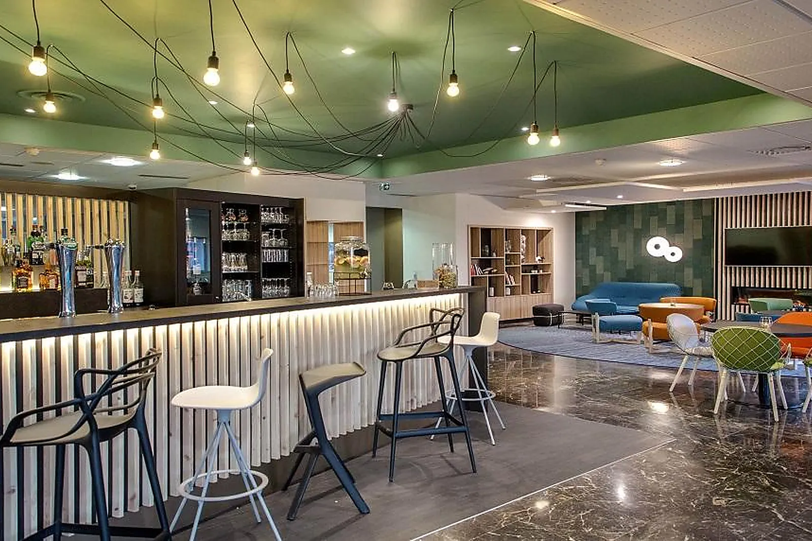 Lieux événementiels, HÔTEL MERCURE CAVAILLON